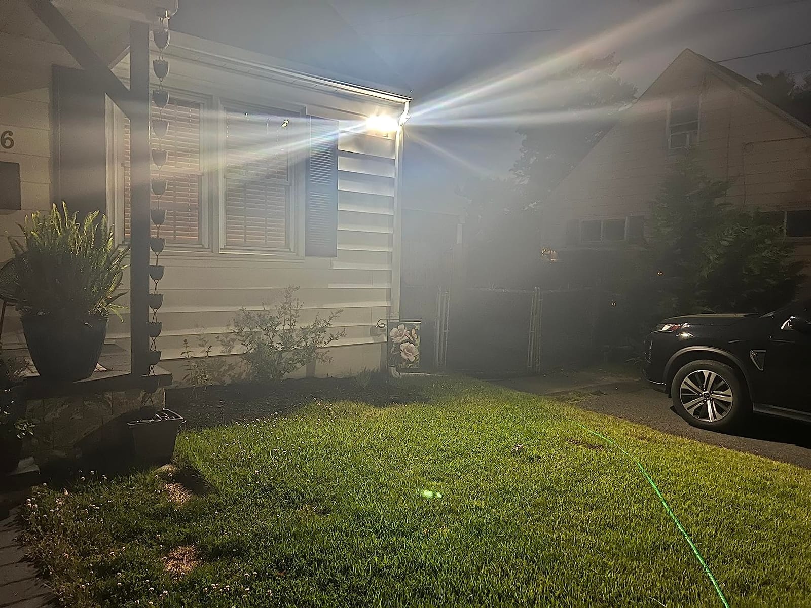 LEPOWER Solar LED Security Lights, PIR Motion Sensor Outdoor, 1600LM, Yard | 5500K Daylight, 72FT180° Motion Sensor Flood Light, 3 Adjustable Head, Easy Install, IP65 Waterproof for Porch, Patio, Garage customer photo 1