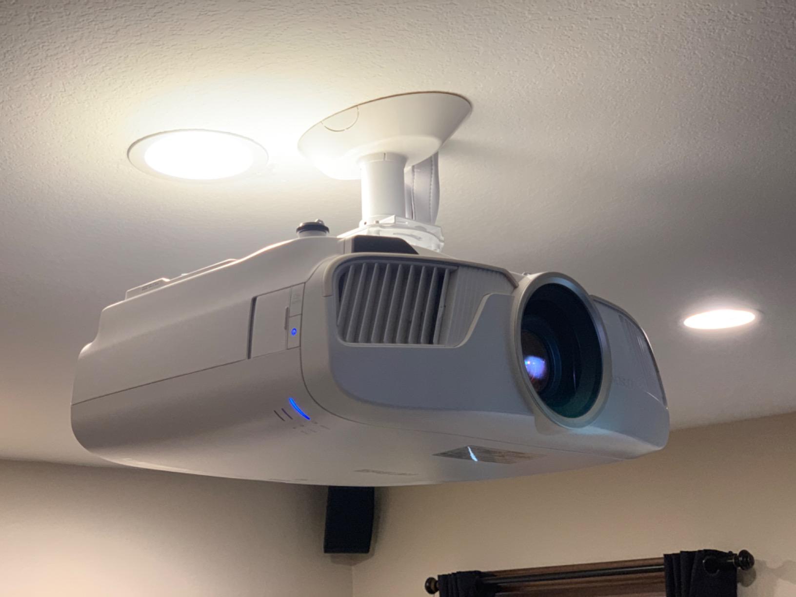 Epson Home Cinema 5050UB 4K PRO-UHD 3-Chip 3LCD Projector with HDR customer photo 1