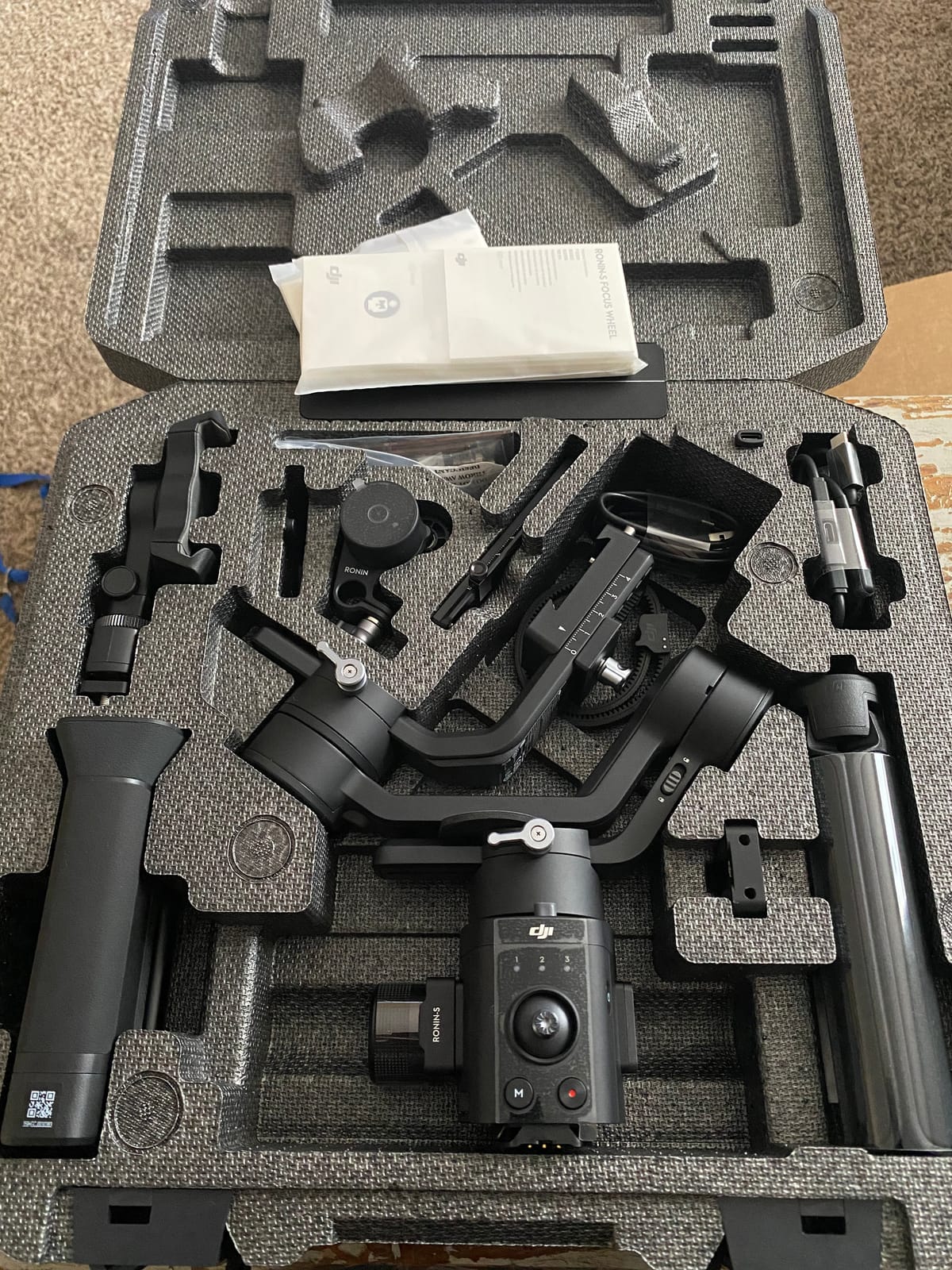 DJI Ronin-S Essentials Kit - Camera Stabilizer 3-Axis Gimbal Handheld for DSLR Mirrorless Cameras up to 8lbs / 3.6kg Payload for Sony Nikon Canon Panasonic Lumix, Black customer photo 1