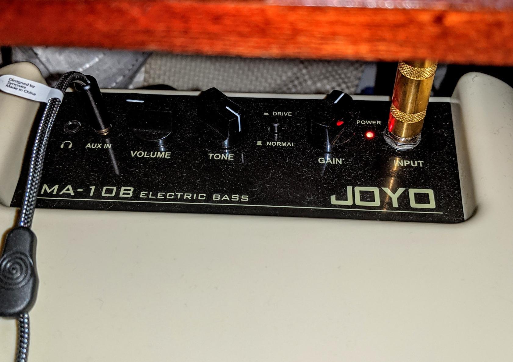 JOYO 10W Mini Bass Amp Bass Guitar Practice Amp Combo Bass Amplifier Portable Small Battery Powered Bass Amp Dual Channel (MA-10B) customer photo 2