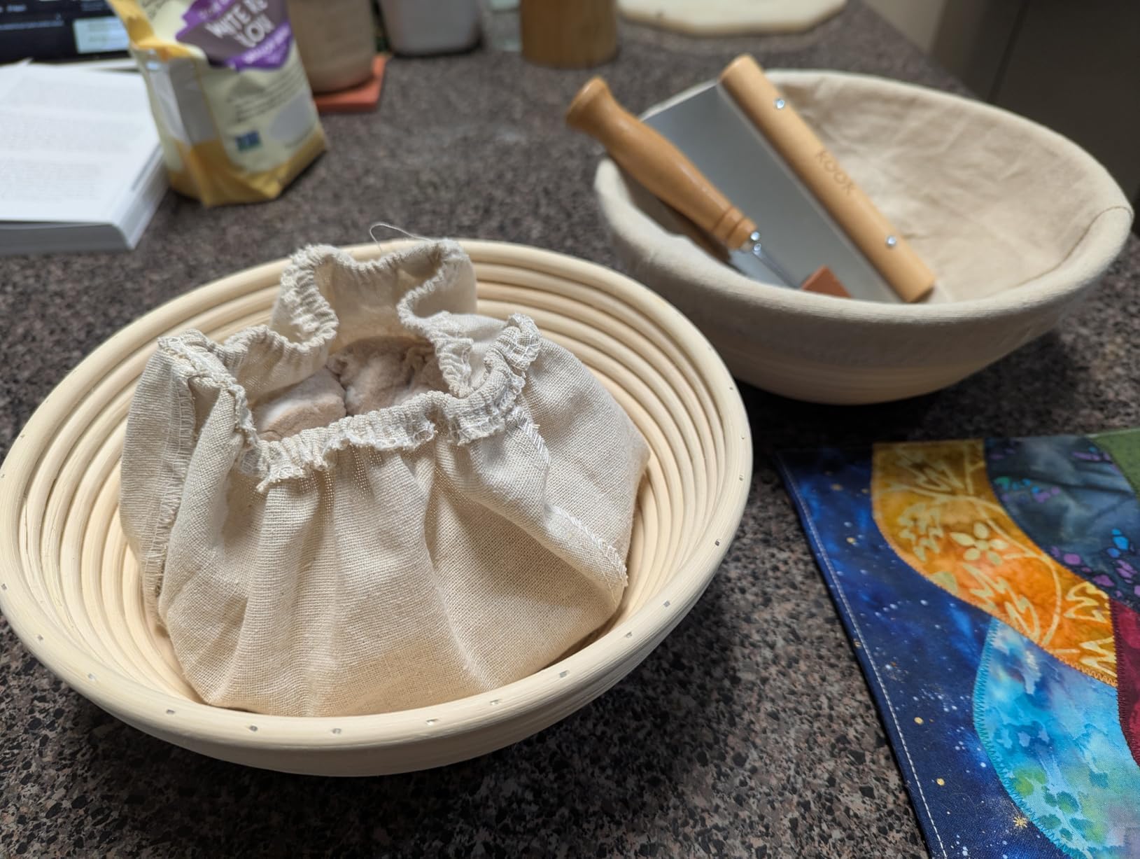 Kook Banneton Bread Proofing Set, Artisan Sourdough Bread Making Kit, 9 Inch Handwoven Rattan Baskets and Liners, Metal & Plastic Dough Scrapers, Scoring Lame & Case, 4 Extra Blades, Set of 2, Round customer photo 1