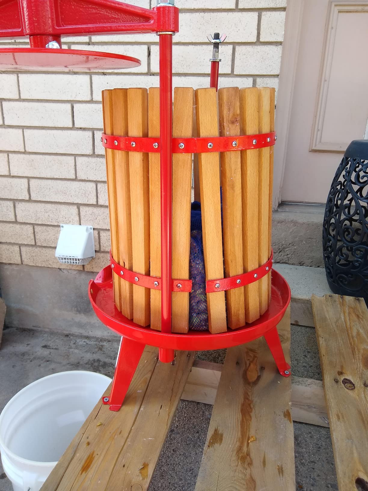 SQUEEZE master Fruit Wine Cider Press - Solid Wood Basket- 4.75 Gallon/18L-T Handle Bar-More Stable-Vintage traditional juicer,Apple Grape Fruit press for Juice Maker-1 free filter bag included(Red) customer photo 2