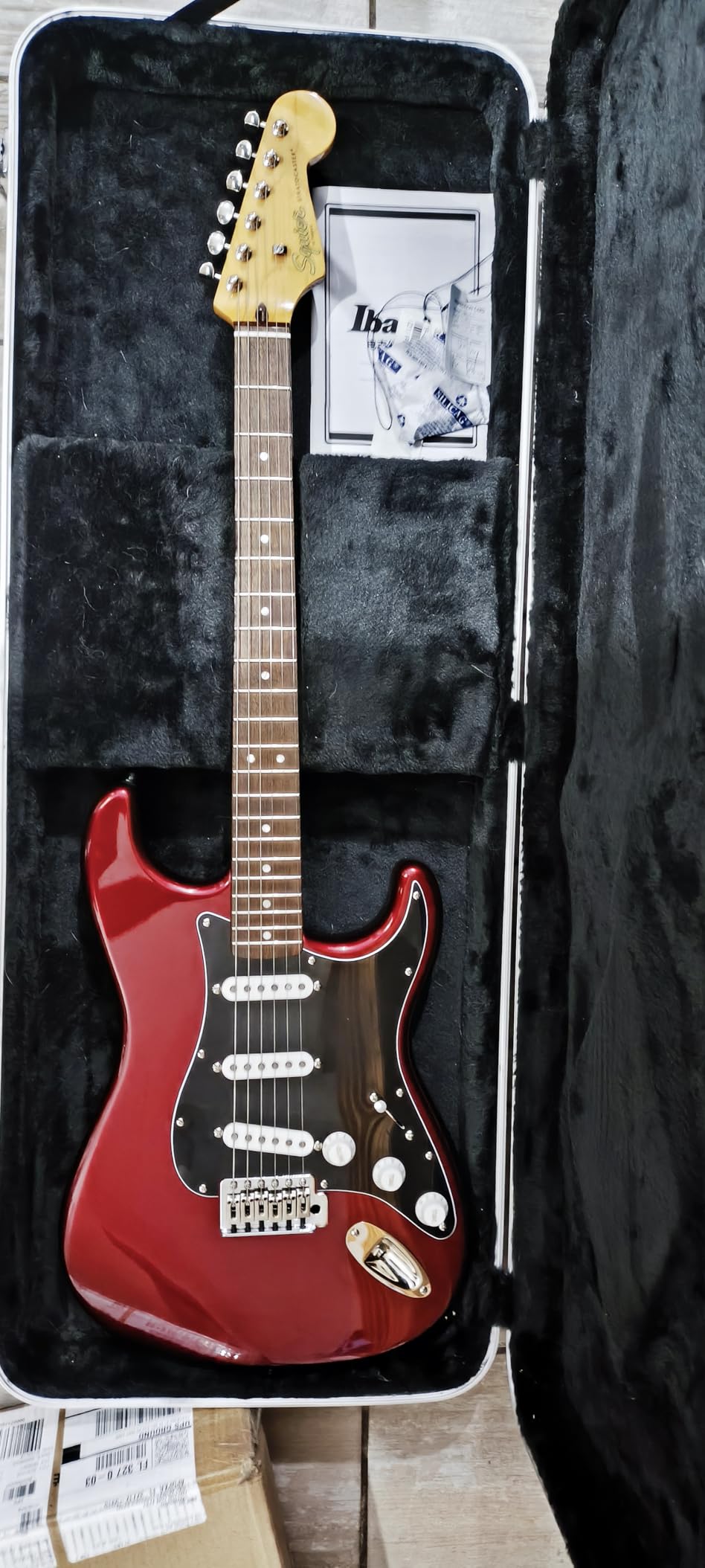 Squier Classic Vibe 60s Stratocaster Electric Guitar, Candy Apple Red customer photo 2