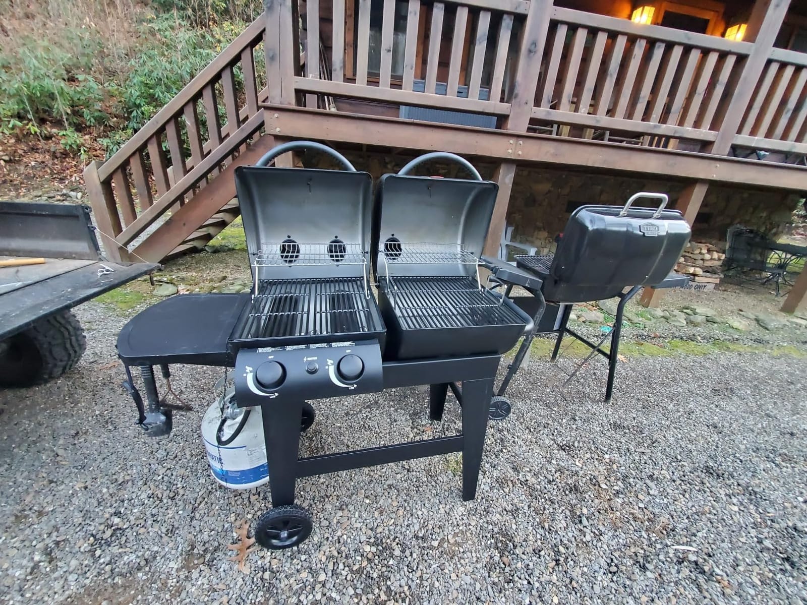 Char-Griller® Dual-Function 2-Burner 24,000 BTU Propane Gas and Charcoal Combination Grill and Smoker with 870 Cooking Square Inches in Black, Model E5030 customer photo 1