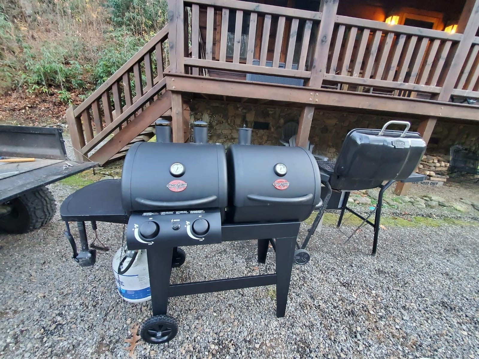 Char-Griller® Dual-Function 2-Burner 24,000 BTU Propane Gas and Charcoal Combination Grill and Smoker with 870 Cooking Square Inches in Black, Model E5030 customer photo 2