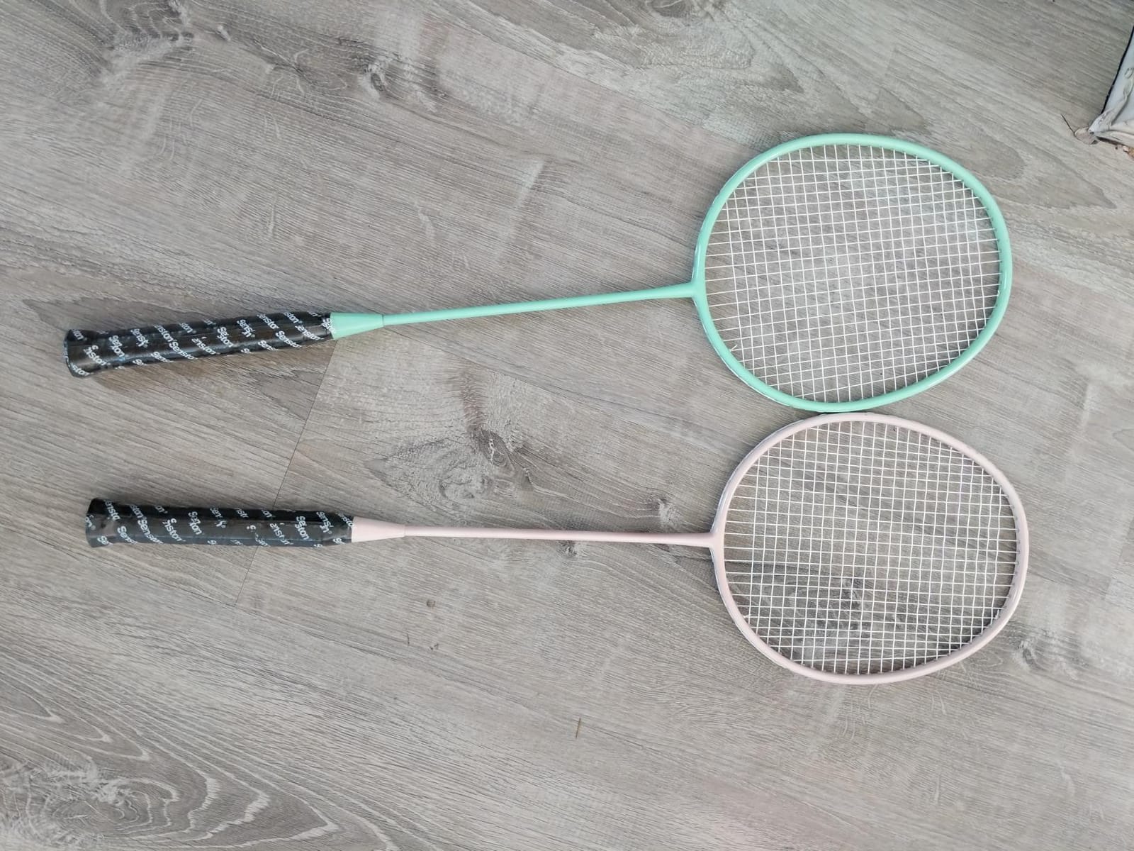 Senston Professional 90g Lightweight Badminton Set of 4 for Backyard Games customer photo 1