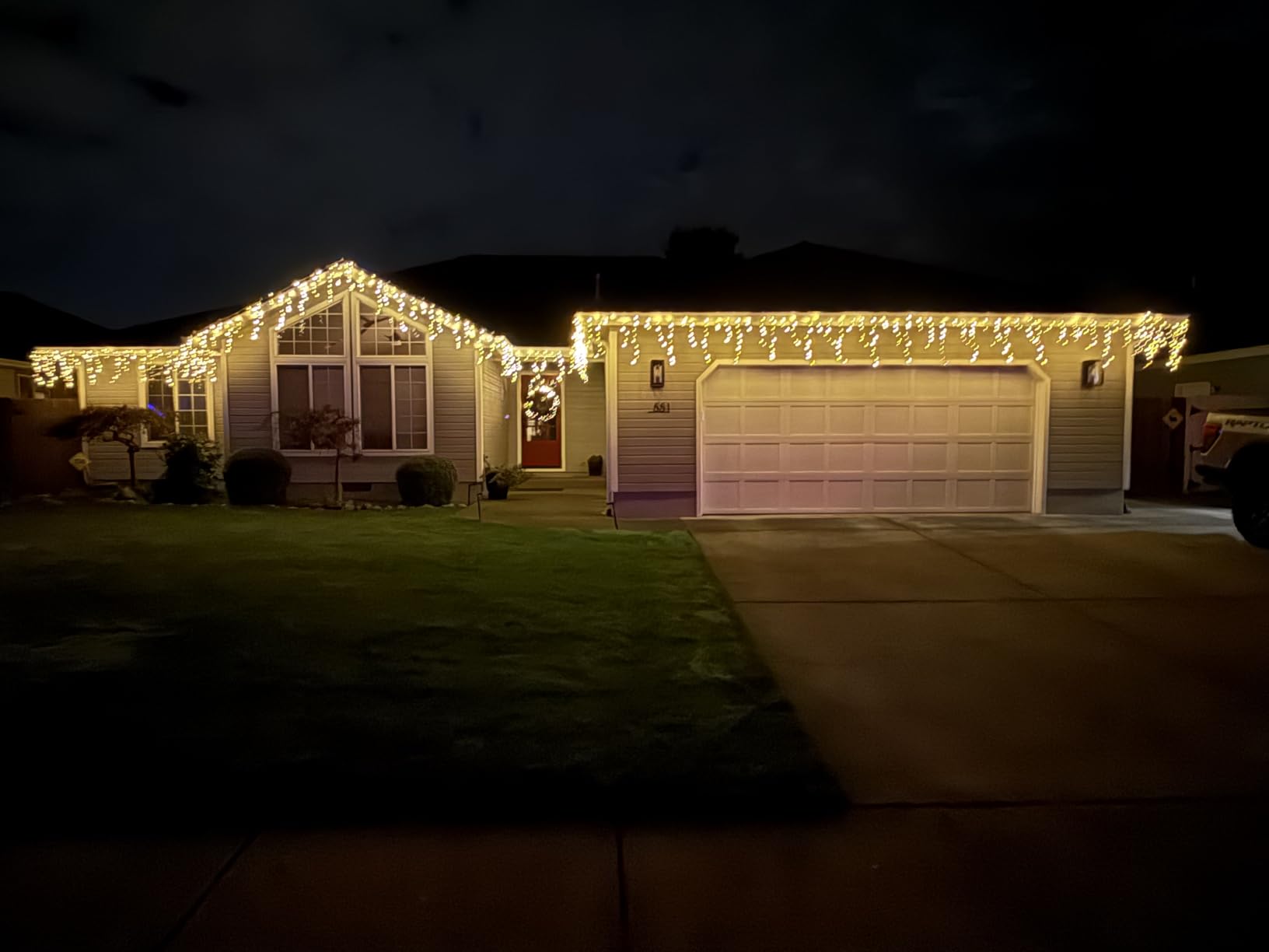 Toodour Christmas Icicle Lights Outdoor, 360 LED 29.5ft 8 Modes Fairy Icicle String Light with 60 Drops, Led Christmas Lights Twinkle for Holiday, Party, Wedding, Eaves, Xmas Decorations (Warm White) customer photo 1