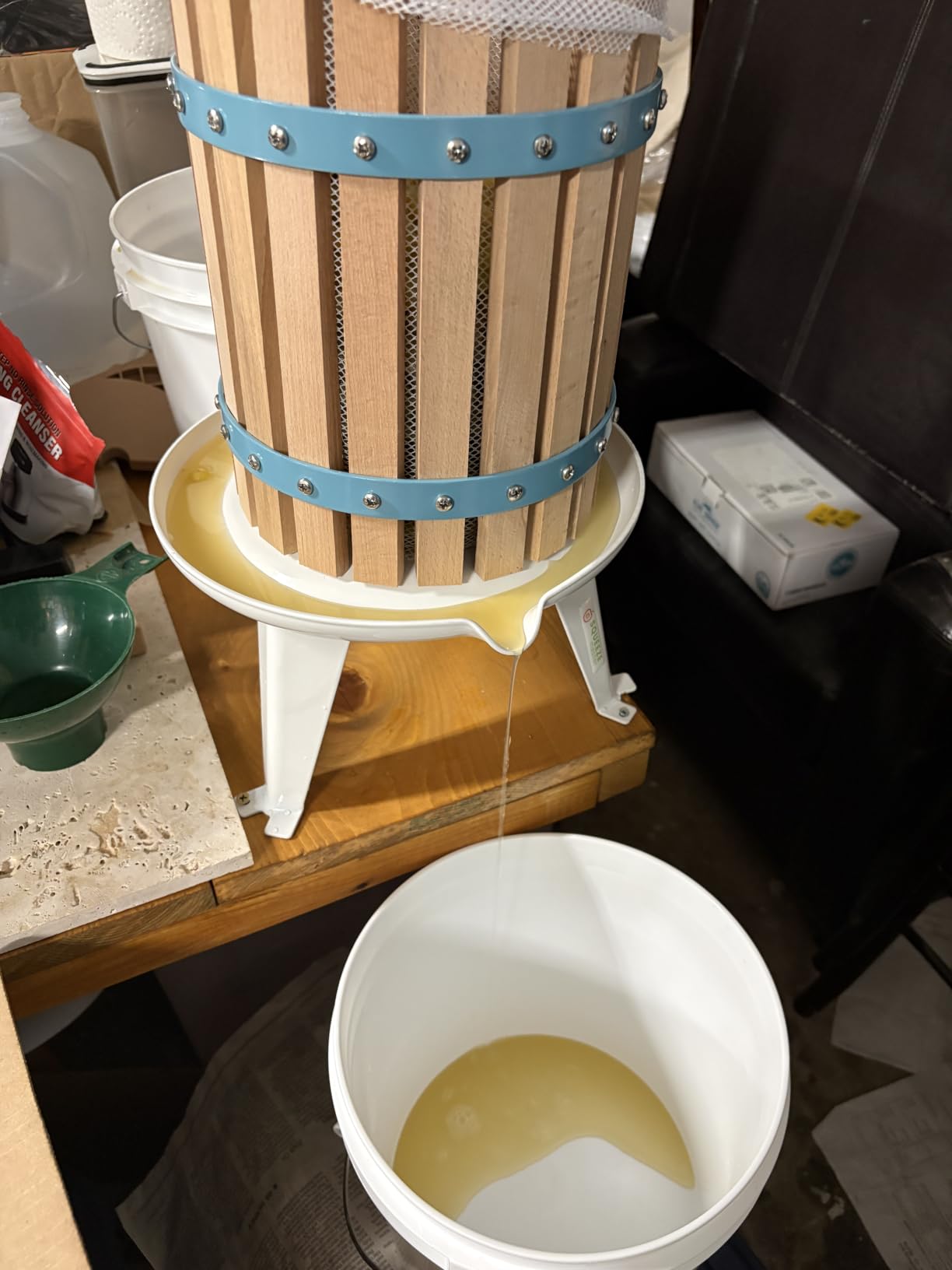 SQUEEZE master Fruit Press- 1.6 Gallon/6L-Solid Wood Basket Wine Press-Vintage traditional juicer-6 Press Wooden Blocks-Pole Handle Bar for Juice,Wine,Cider-1 free filter bag included customer photo 2