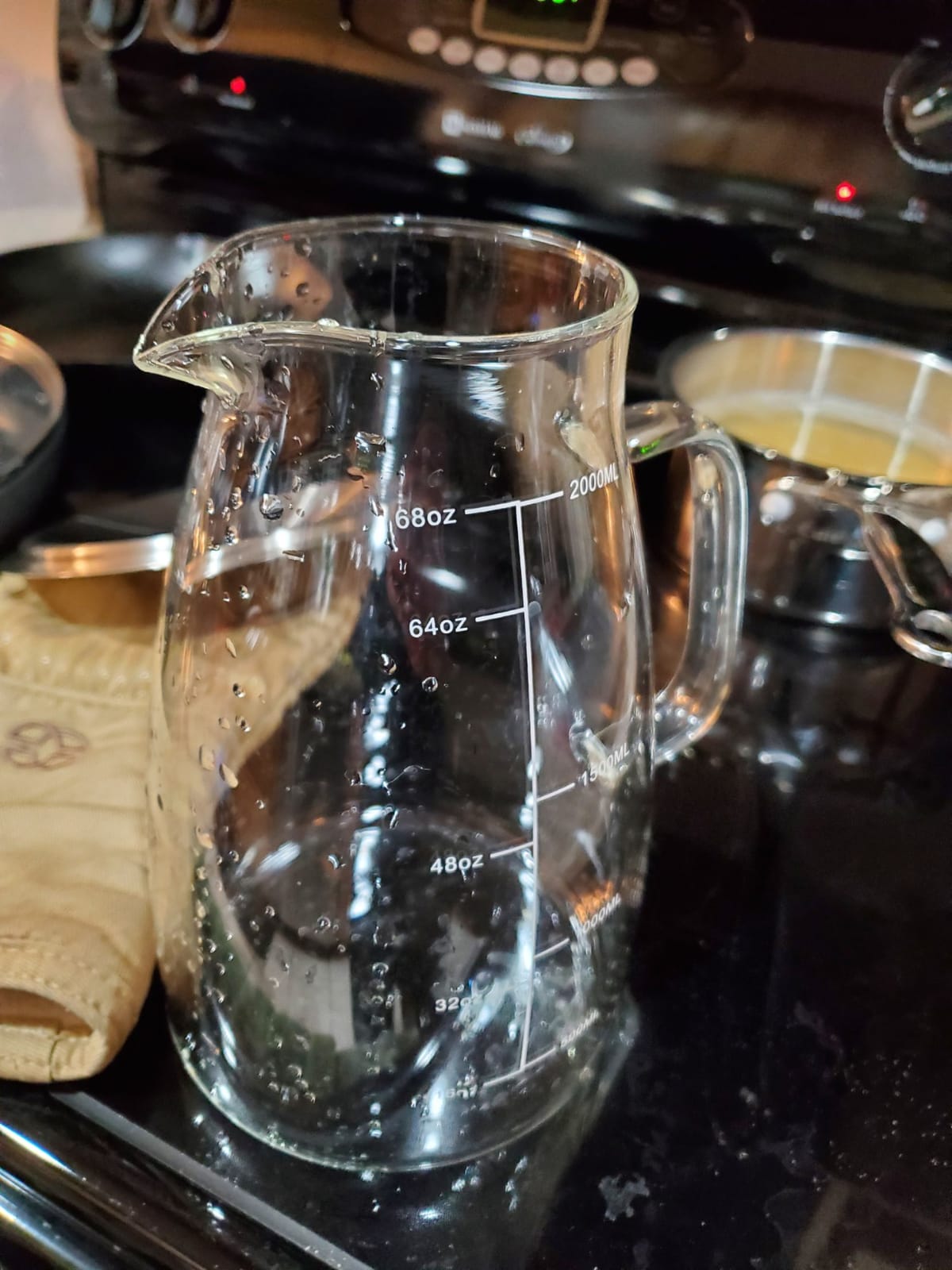Aofmee Glass Pitcher with Lid and Handle, Glass Water Pitchers, 68 Ounces | Thickened Borosilicate Glass Iced Tea Pitcher, Drip-free Spout, Heat/Cold Resistant, Stovetop Dishwasher Safe Jug Jar customer photo 1