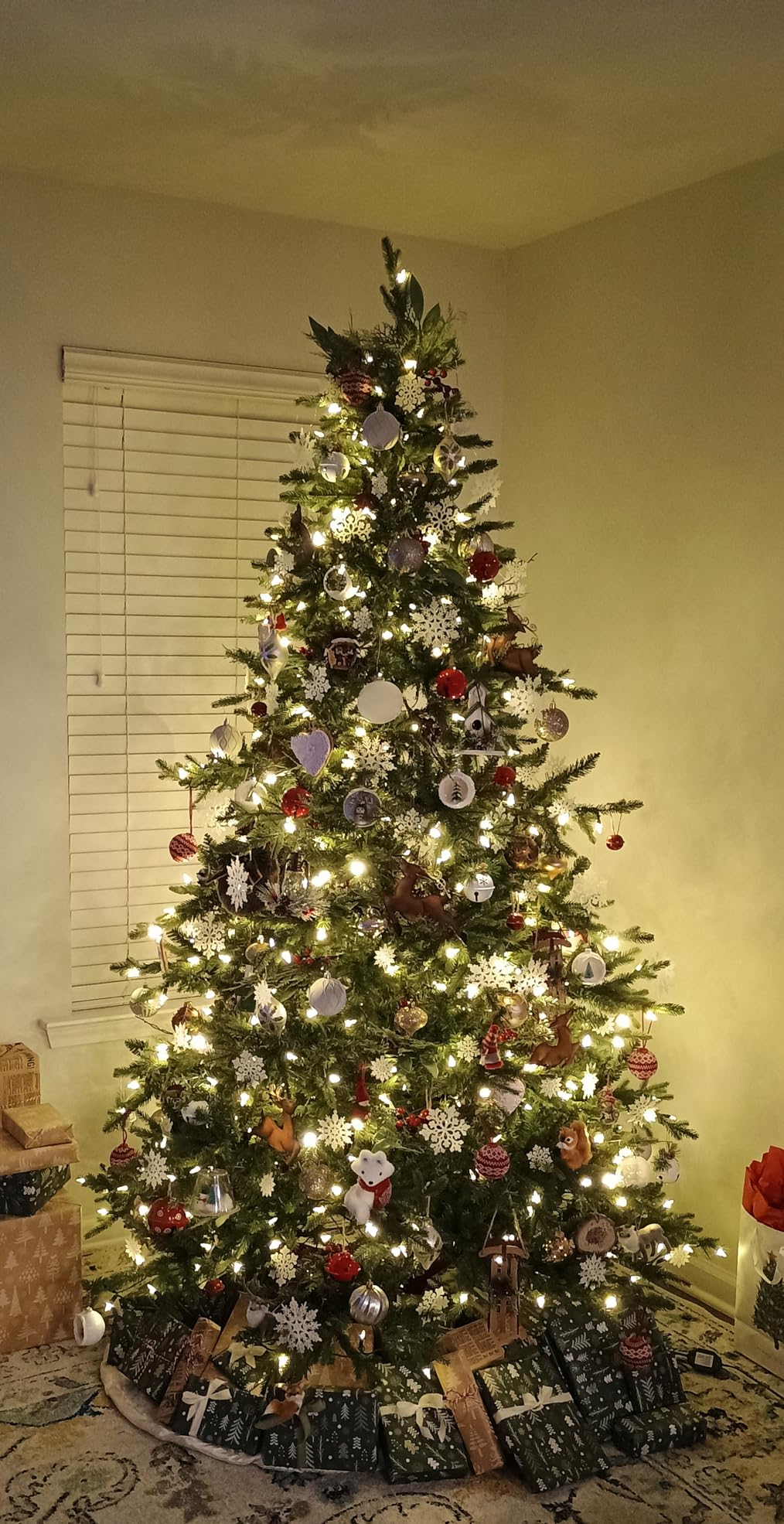 Goliath Welded Steel Artificial Christmas Tree Stand for Artificial Trees 9 to 14 Foot with a 3/4 inch to 2 inch Diameter (Width) Pole customer photo 1
