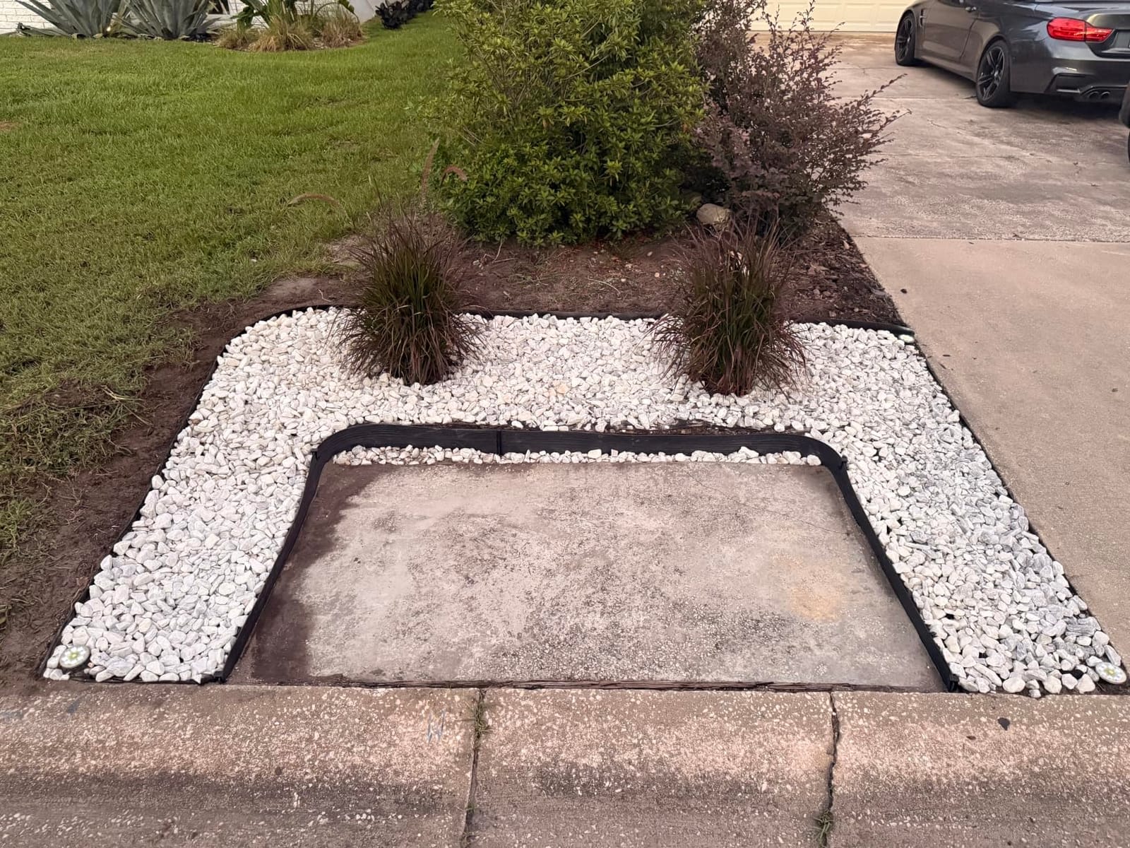 MASTER MARK Terrace Board, Landscape Coiled Edging, Grass Barrier, Bender Board, Flower Bed, Vegetable Garden Borders 5 in. x 40 ft. with 10 Stakes (Black) customer photo 1
