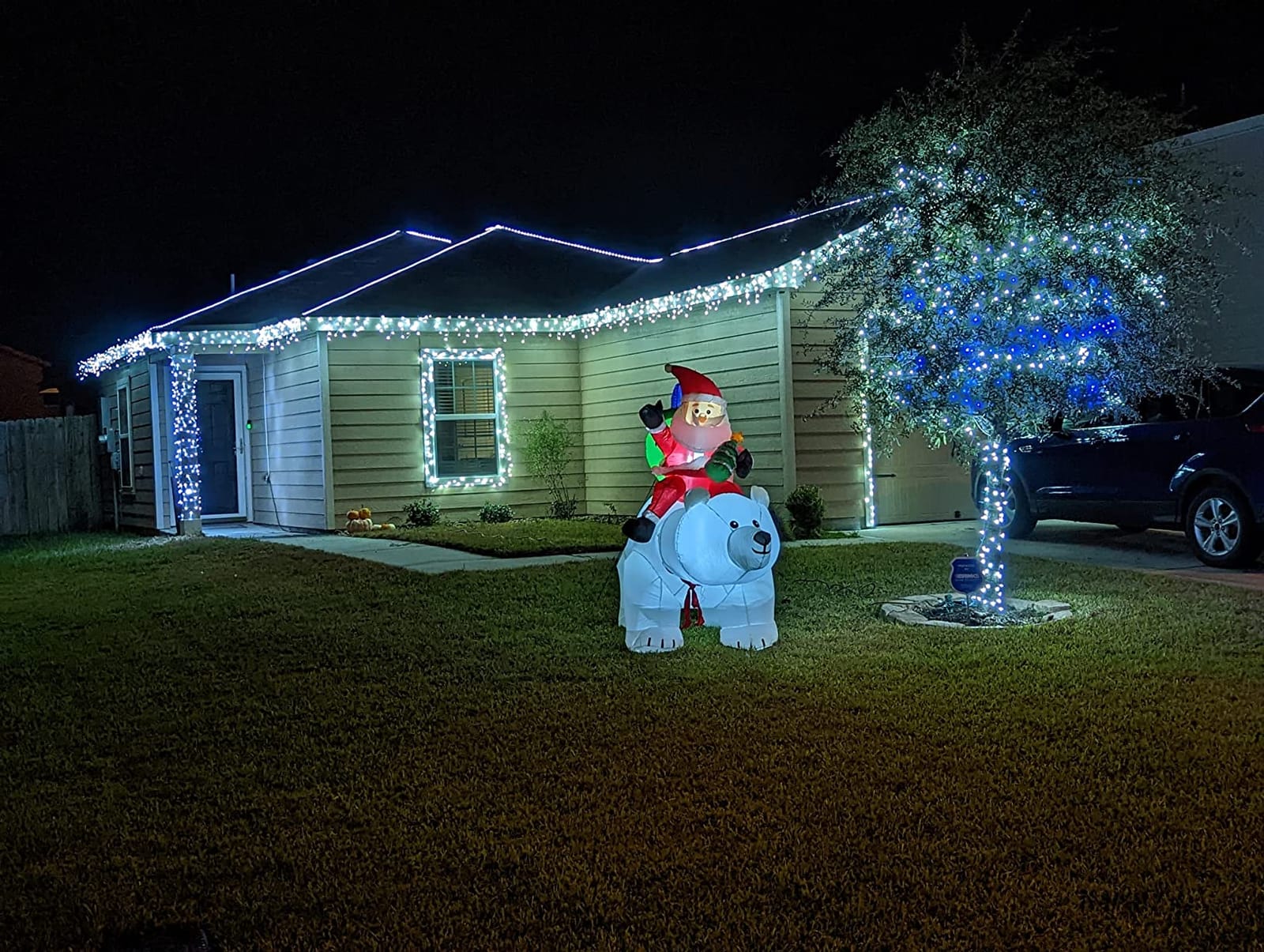 GOOSH 6 FT Christmas Inflatables Santa Clause Riding Bear with Shaking Head Outdoor Decorations Blow Up Yard Decor with LED Lights for Xmas Holiday Party Indoor Garden Lawn Décor customer photo 1