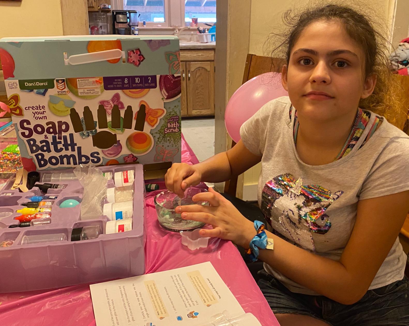 Dan&Darci Soap & Bath Bomb Making Kit for Kids, 3-in-1 Spa Science Kits, Craft Gifts for Girls & Boys Age 6-12 Year Old Girl Crafts: DIY Experiment Toys, Gift for Kid Ages customer photo 1