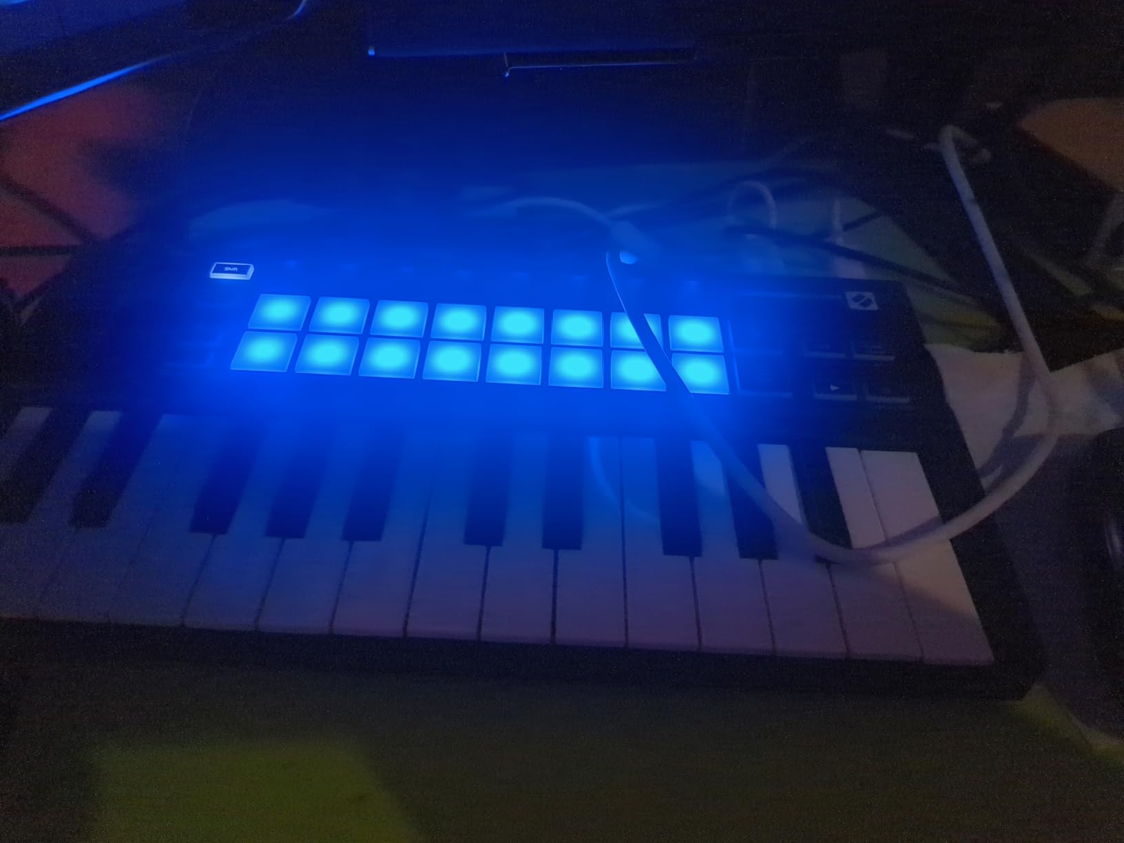 Novation Launchkey Mini [MK3] — Portable 25-Key, USB, MIDI Keyboard Controller with DAW Integration, Chord Mode, and Arpeggiator — for Music Production customer photo 1