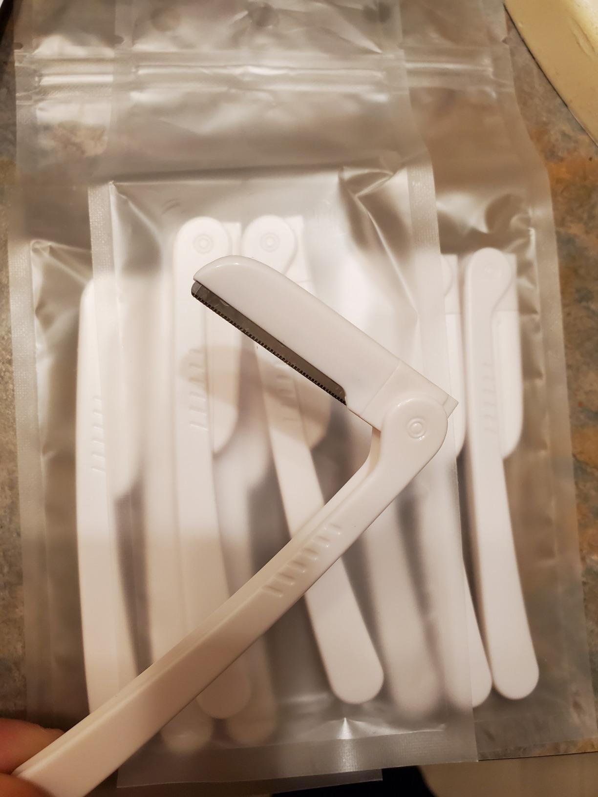 Dermaplane Razor for Women - Face Razor for Peach Fuzz & Eyebrows, 9 Count customer photo 1