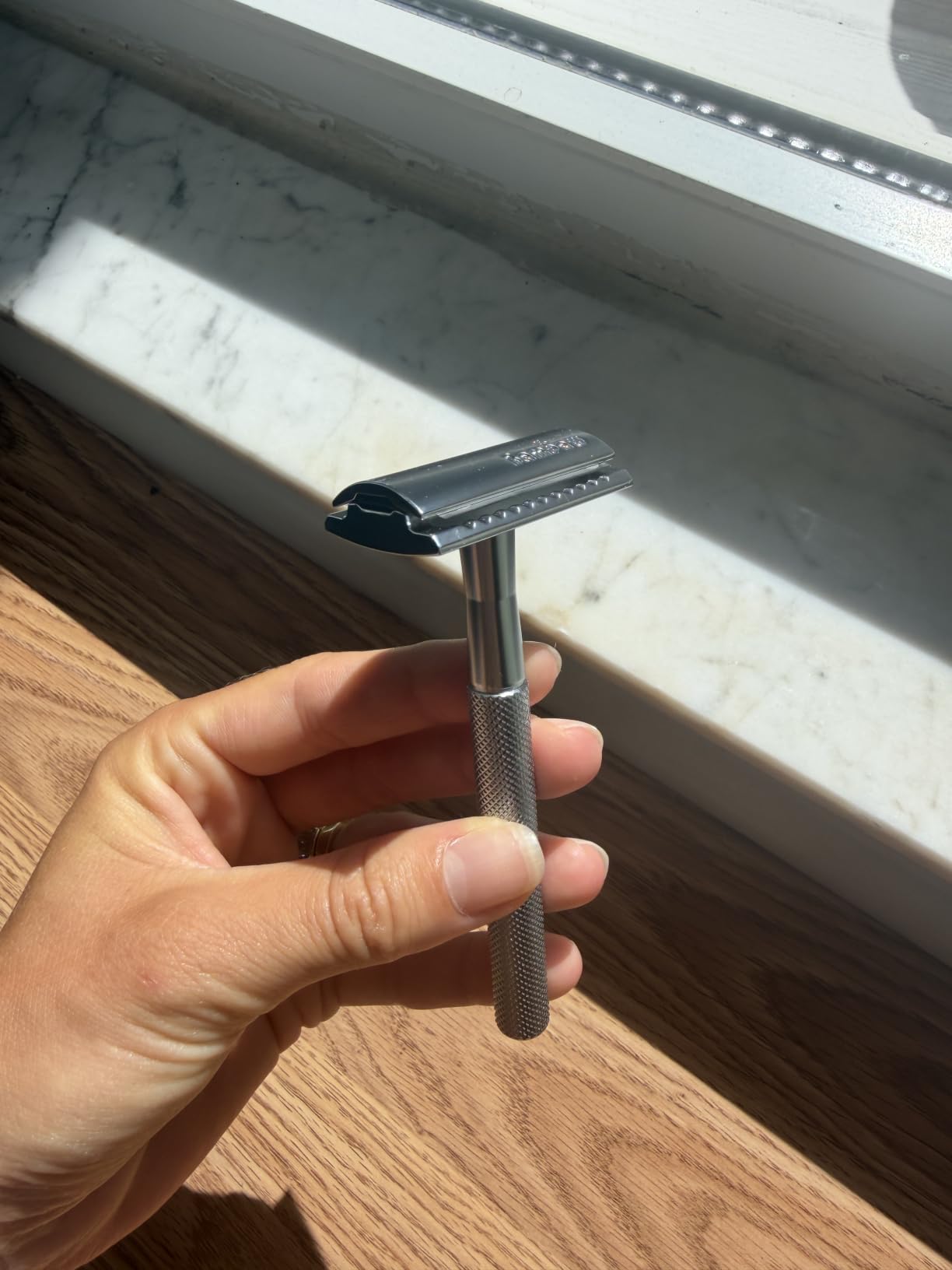 Bambaw Double Edge Safety Razor for Men & Women, Metal Razor with 5 Double Edge Safety Razor Blades, Eco-Friendly Razor – Silver customer photo 1