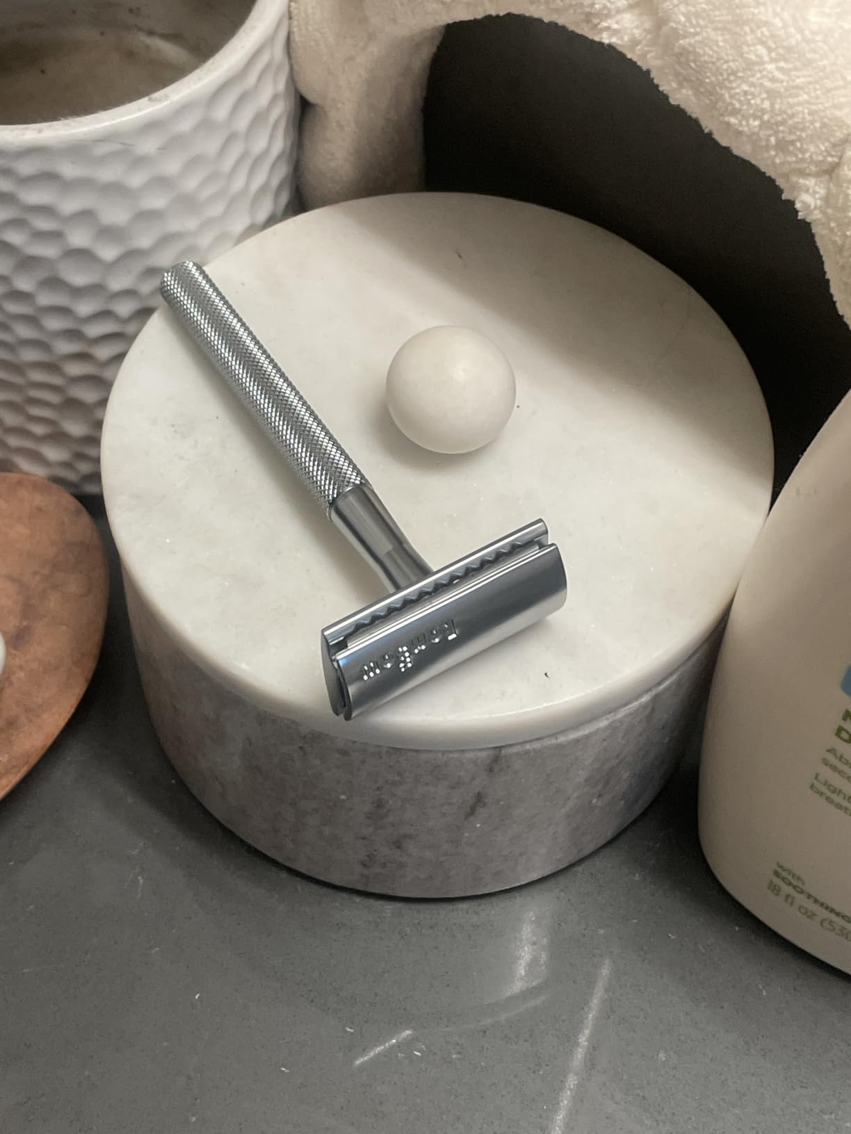 Bambaw Double Edge Safety Razor for Men & Women, Metal Razor with 5 Double Edge Safety Razor Blades, Eco-Friendly Razor – Silver customer photo 2