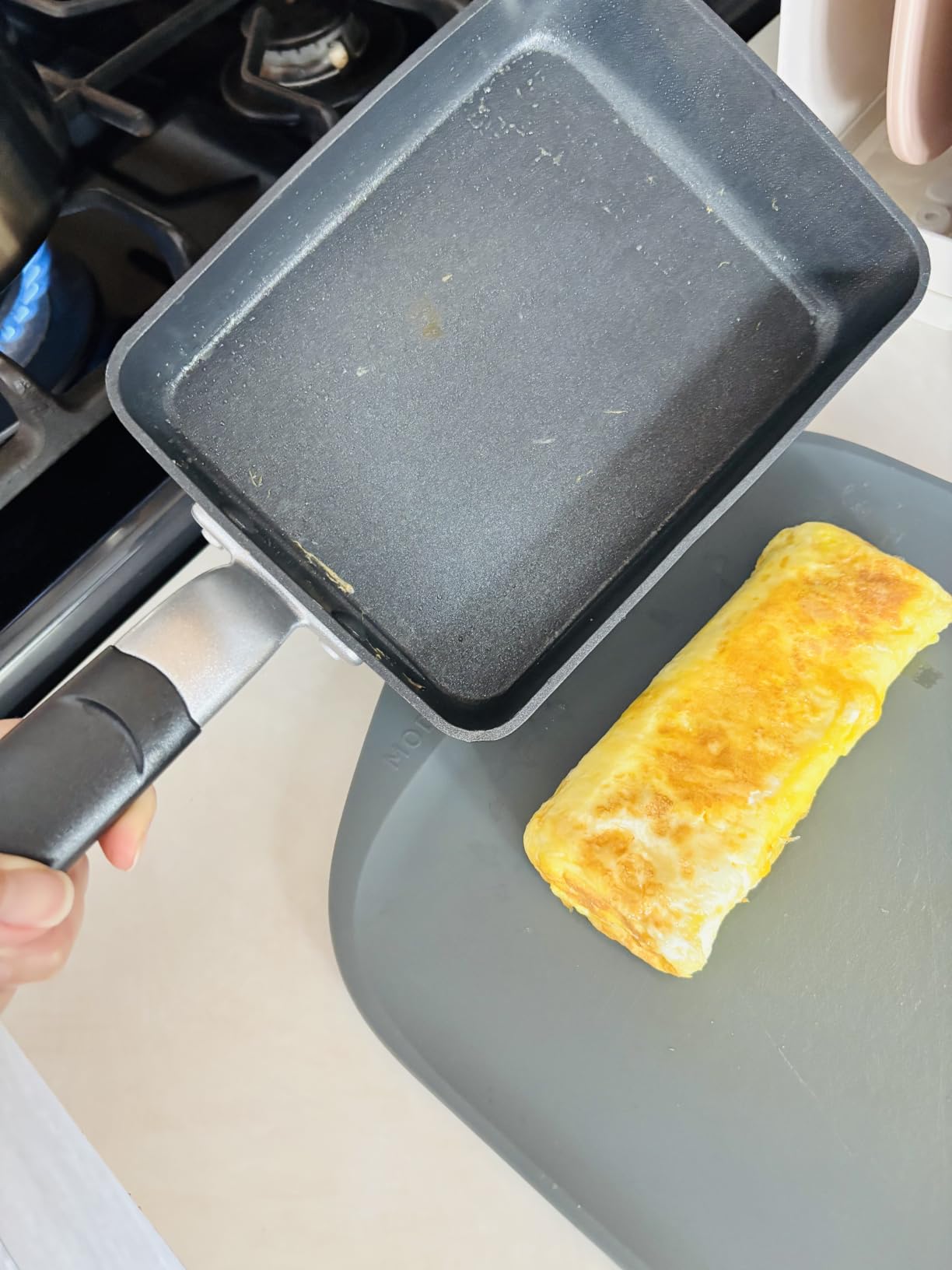 TECHEF - Tamagoyaki Japanese Omelette Pan/Egg Pan Skillet, PFOA-Free, Dishwasher Safe, Induction-Ready, Made in Korea (Black/Medium) customer photo 2