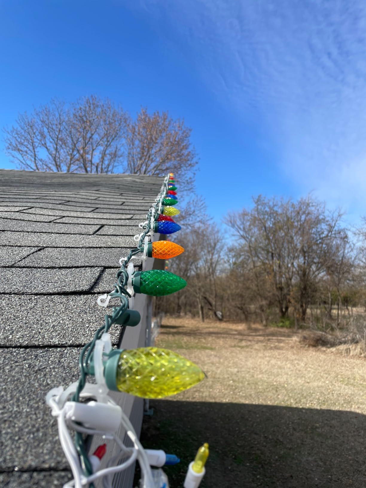 All-Purpose Holiday Light Clips [Set of 400] Christmas Light Clips, Outdoor Light Clips - Mount to Shingles & gutters - Works with Mini, C6, C7, C9, Rope, Icicle Lights - No Tools Required - USA Made customer photo 1