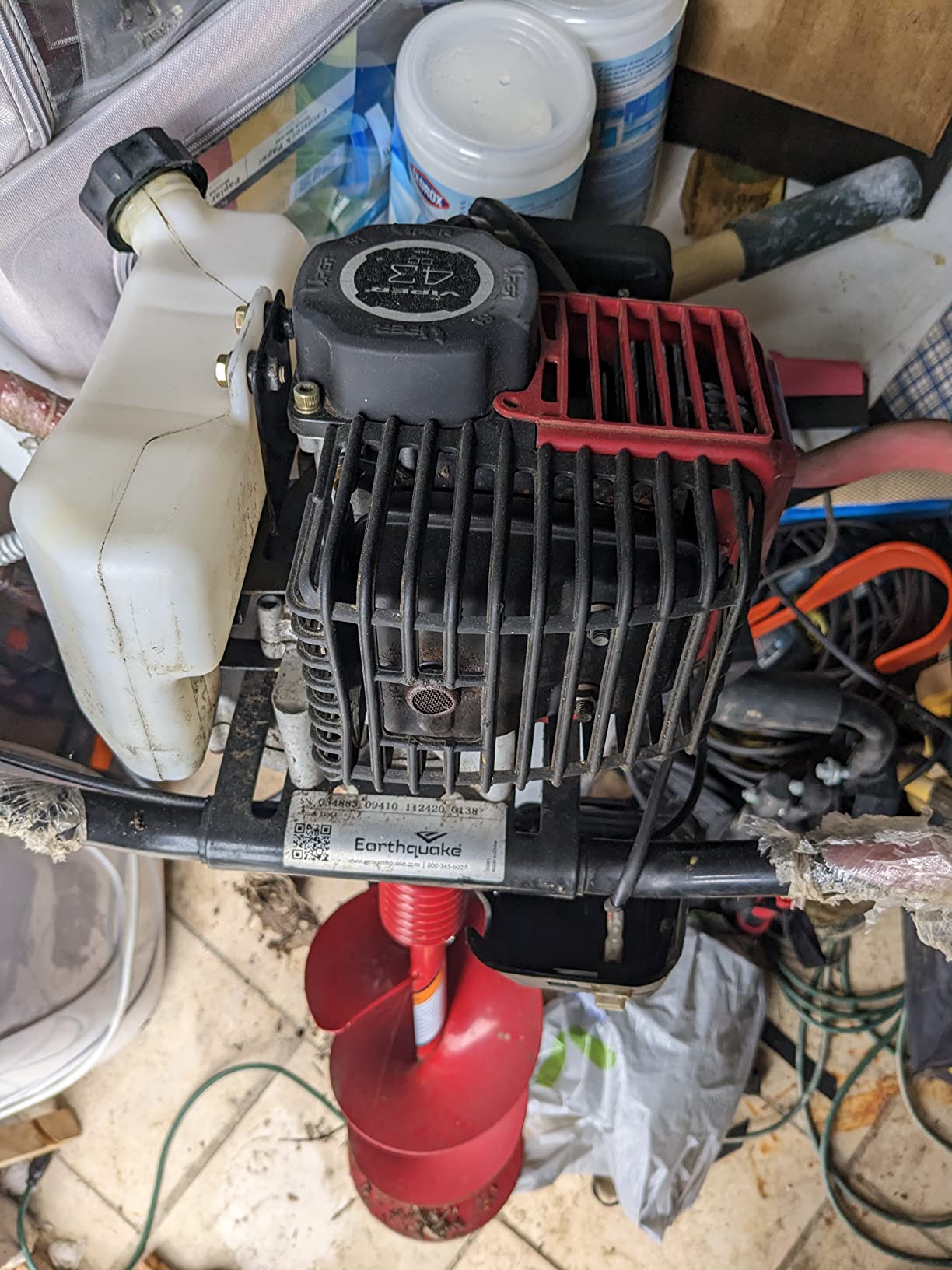 Earthquake E43 1-Person Earth Auger Powerhead, 43cc 2-Cycle Viper Engine, 30:1 Transmission, 5 Year Limited Warranty, Red or Black Auger Bit customer photo 2