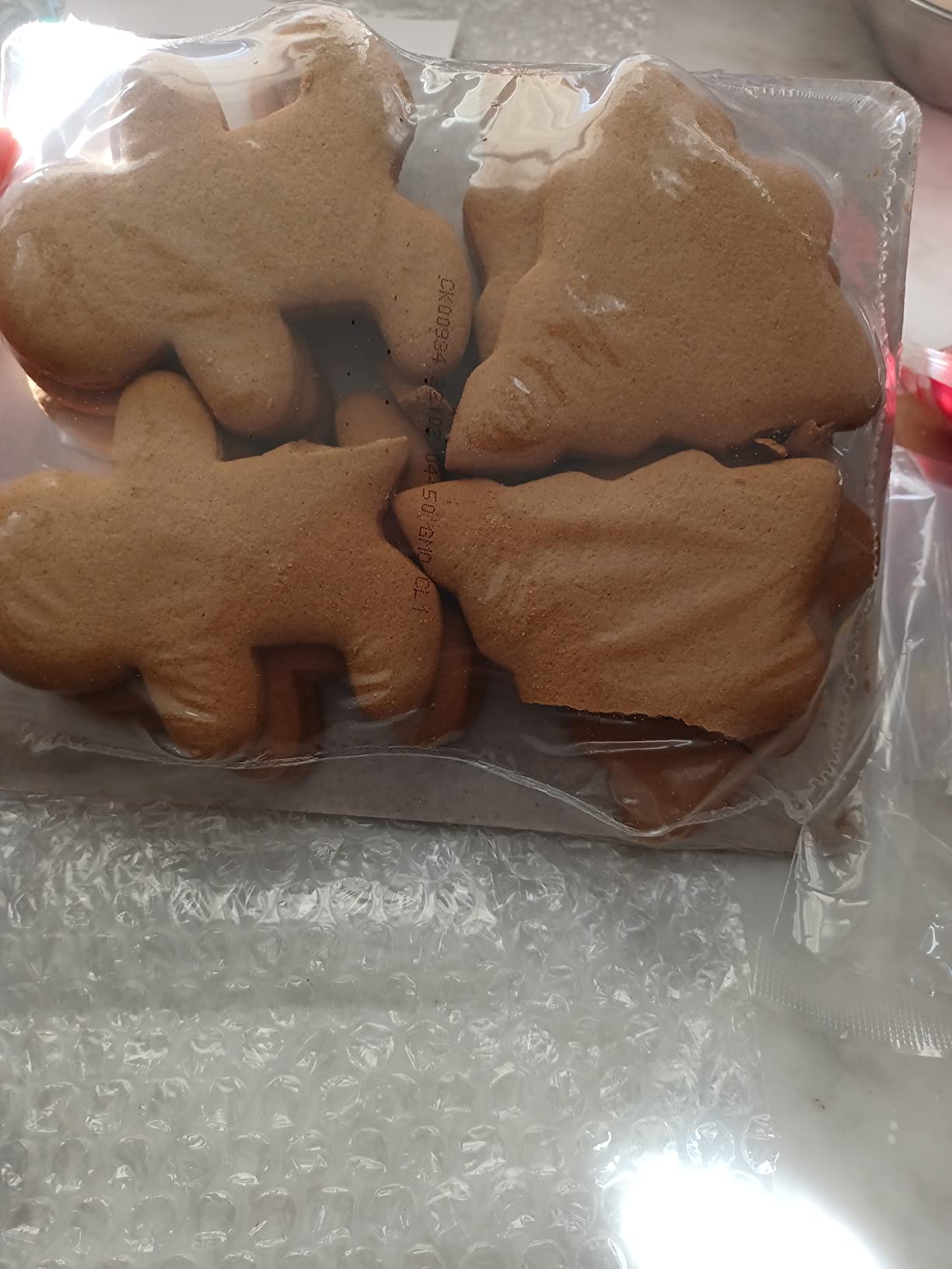 Gingerbread Cookie Kit [Set of 8] Cookie decorating kit: 2 Moms/Dads 2 Boys/Girls, Dog & Cat. Holiday Fun Activity for Kids - Kit Includes 16 Cookies/Tray/8 Color Tips/4 color Crystals (15 Pcs Set) customer photo 1