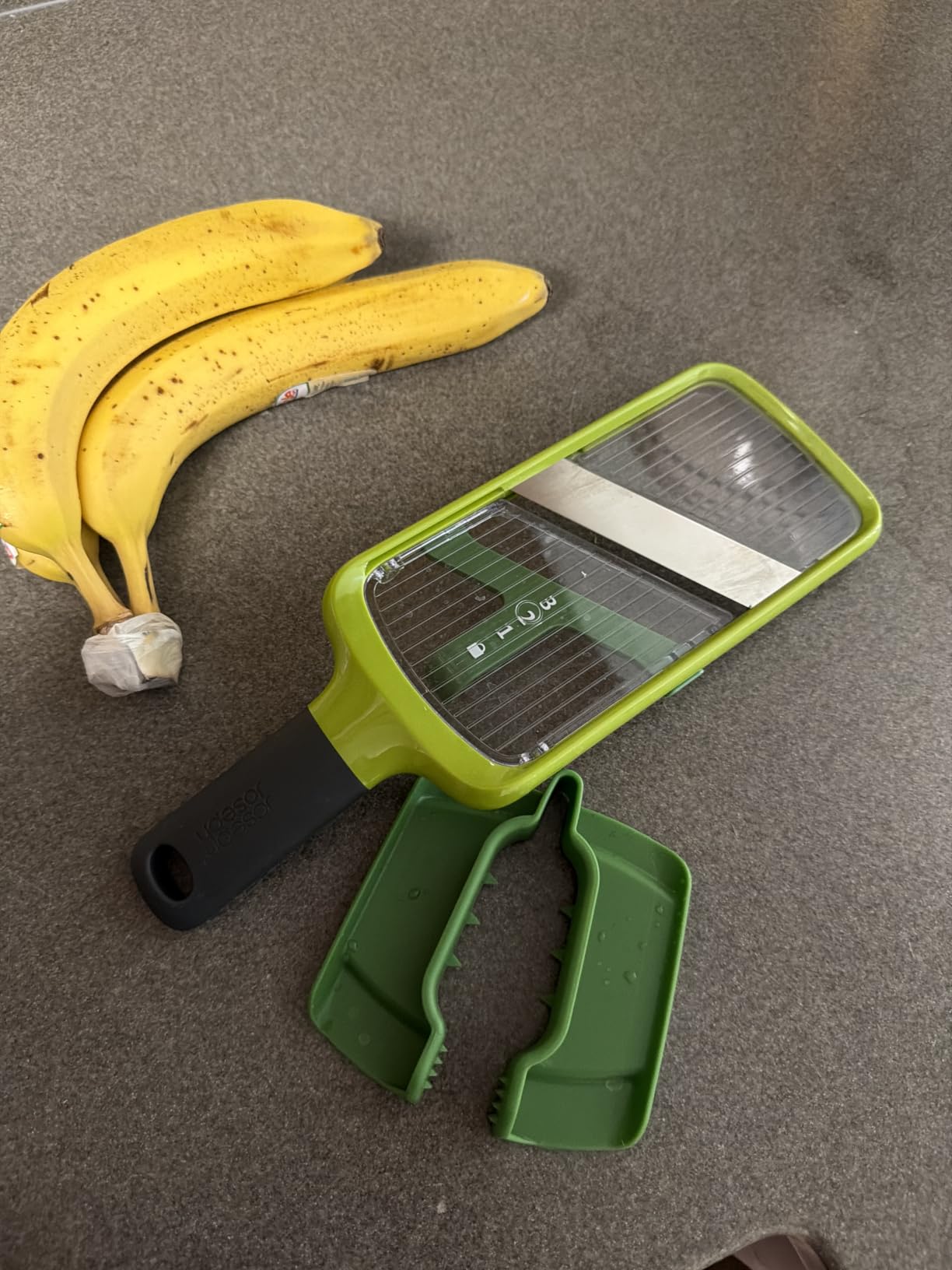 Joseph Joseph Multi-Grip Hand-held Kitchen Mandoline, Fruit and Vegetable Slicer with Food Grip and Adjustable Blades, Dishwasher Safe customer photo 2