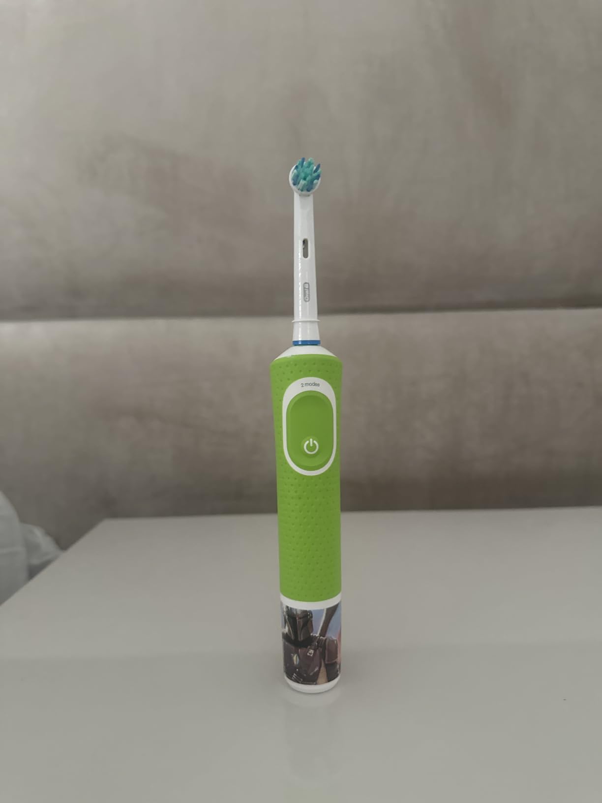 Oral-B Kids Electric Toothbrush Featuring Disney's Frozen for Kids 3+ customer photo 1