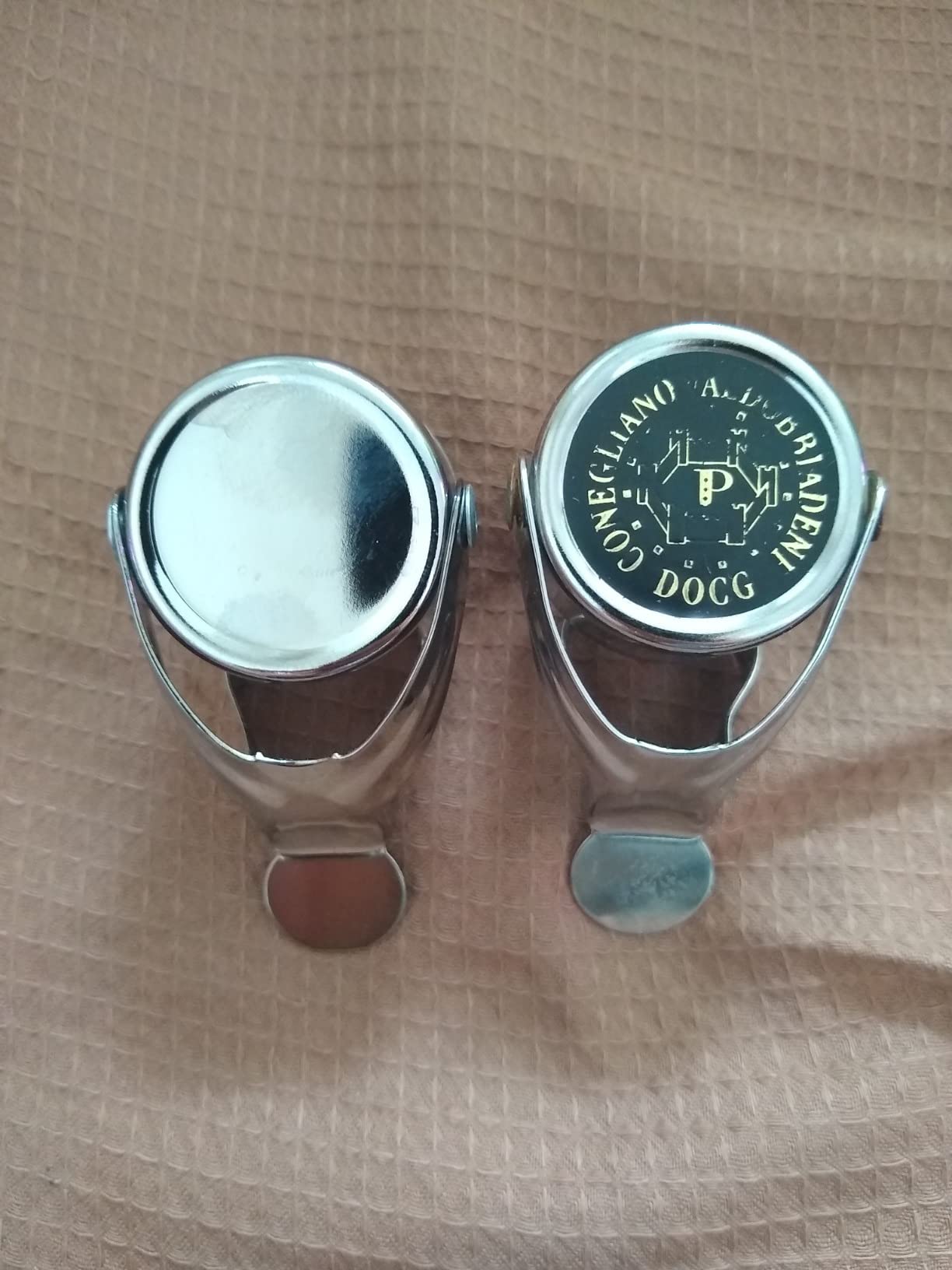 KLOVEO Champagne Stoppers - WAF Patented Seal - Made in Italy customer photo 2