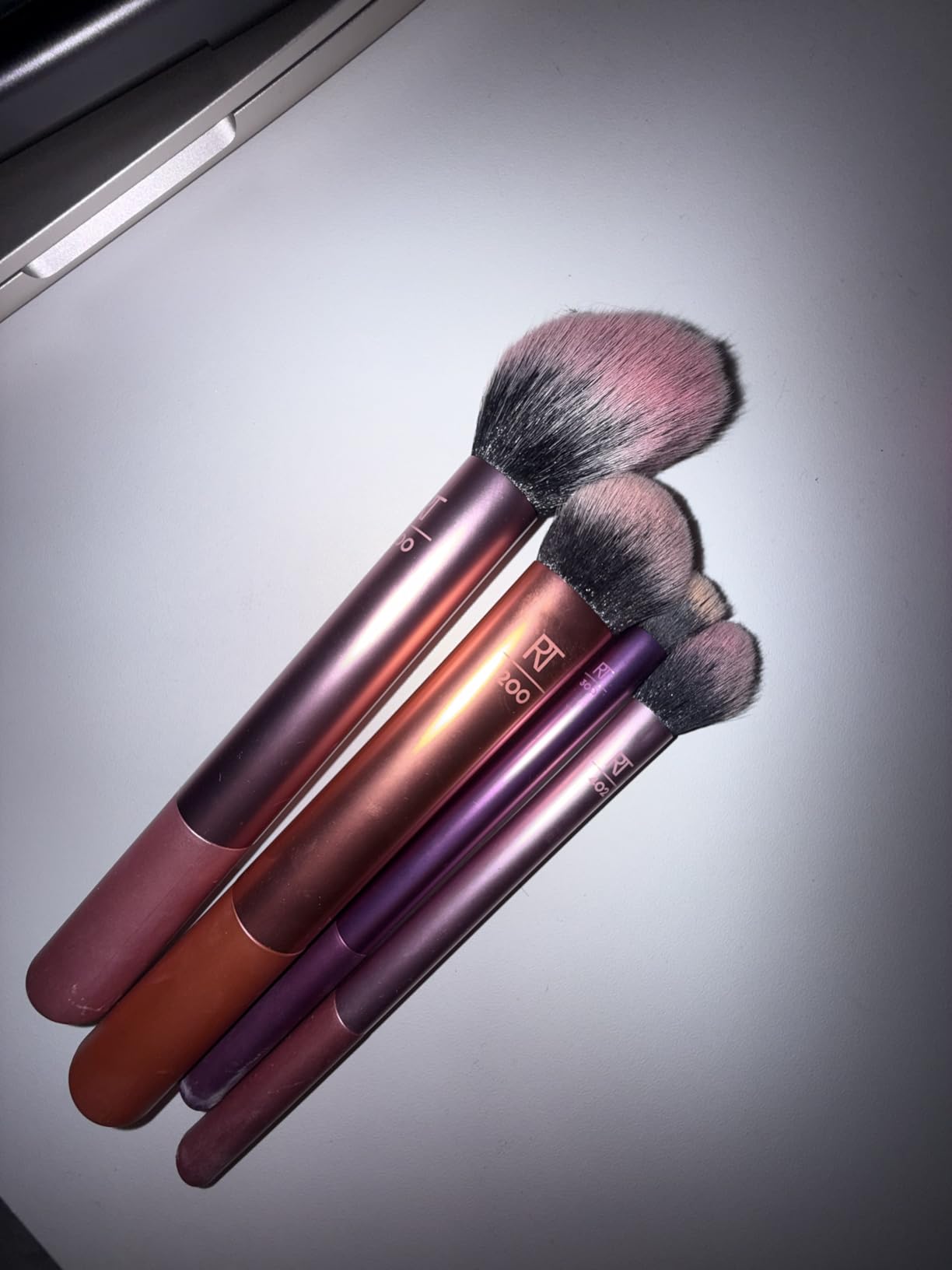 Real Techniques 6 Piece Everyday Essentials Makeup Brush Set, Includes 4 Brushes & 2 Makeup Sponges for Foundation, Blush, Bronzer, Contour, Eyeshadow & Powder, Travel Gift Set, Cruelty-Free & Vegan customer photo 2