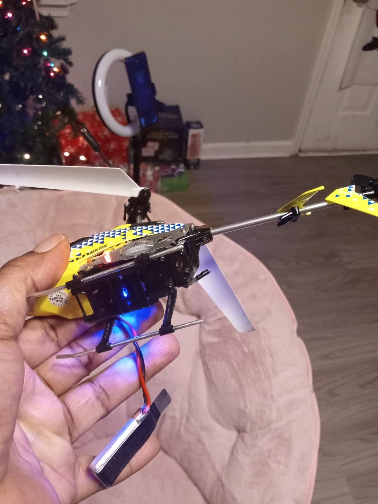 U12S Mini RC Helicopter with Camera Remote Control Helicopter Yellow customer photo 2