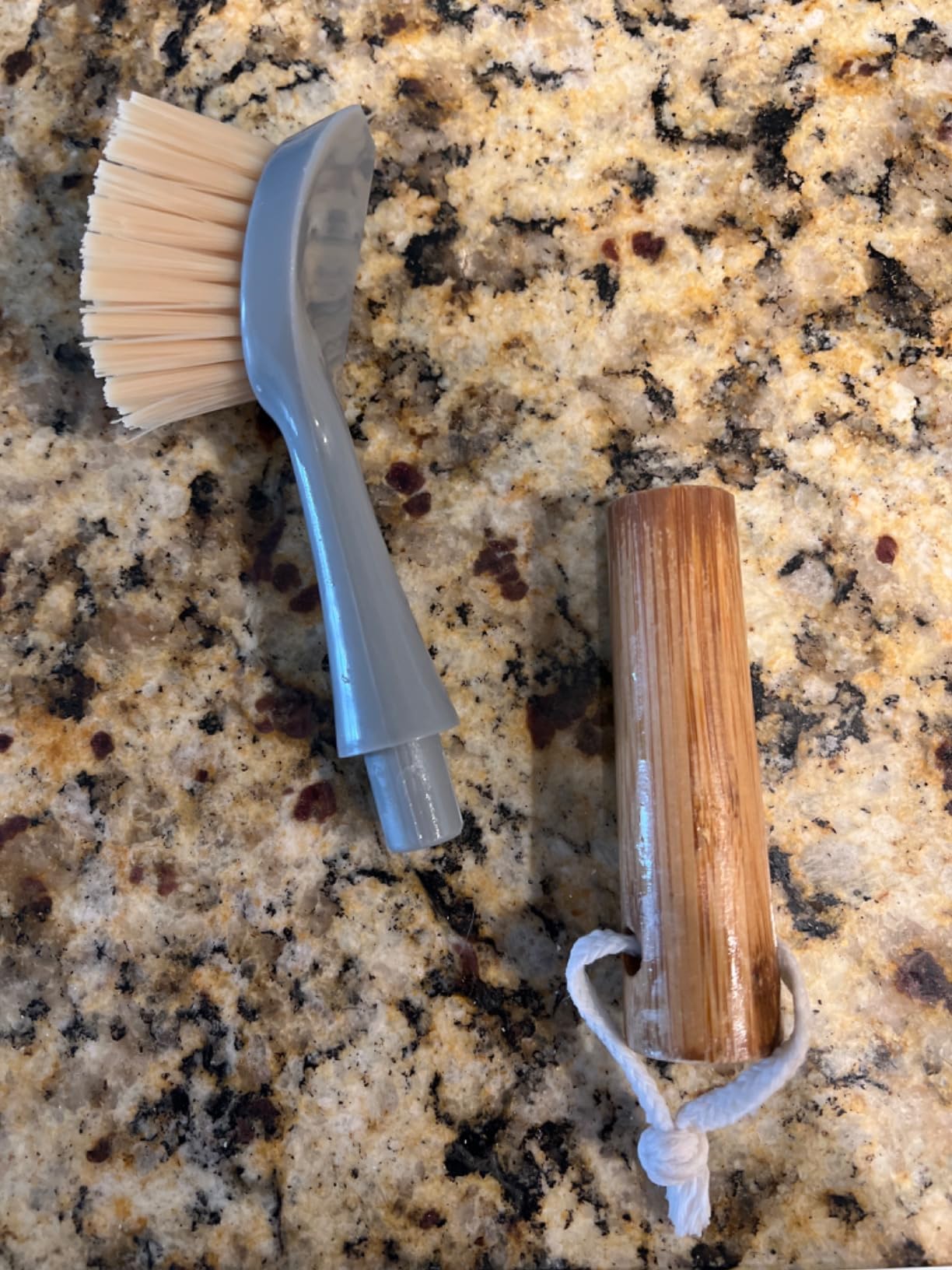 MR.SIGA Dish Brush with Bamboo Handle Built-in Scraper, Pack of 2 customer photo 1