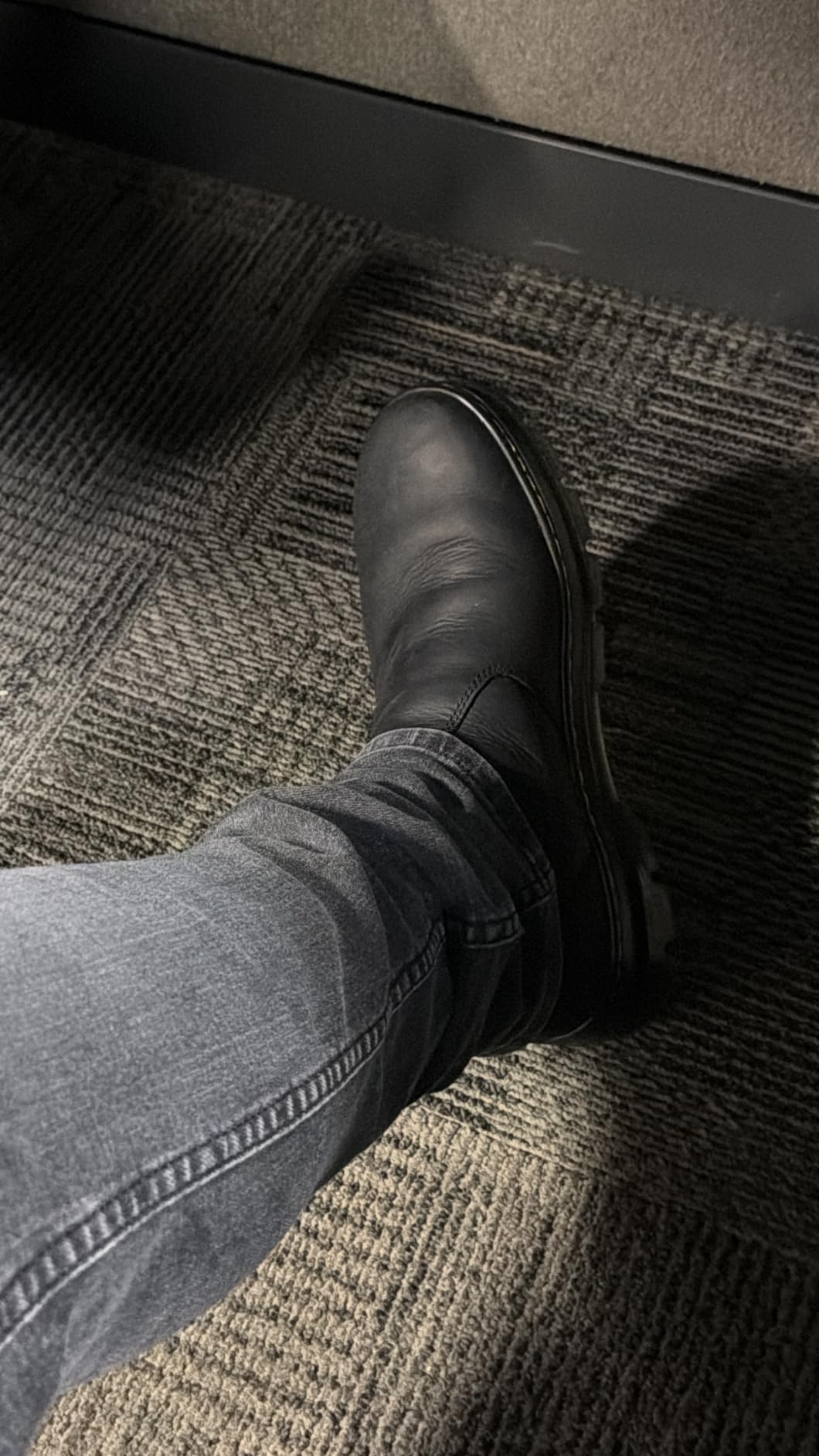 Dr. Martens unisex-adult Embury Leather Chelsea Boot customer photo 1
