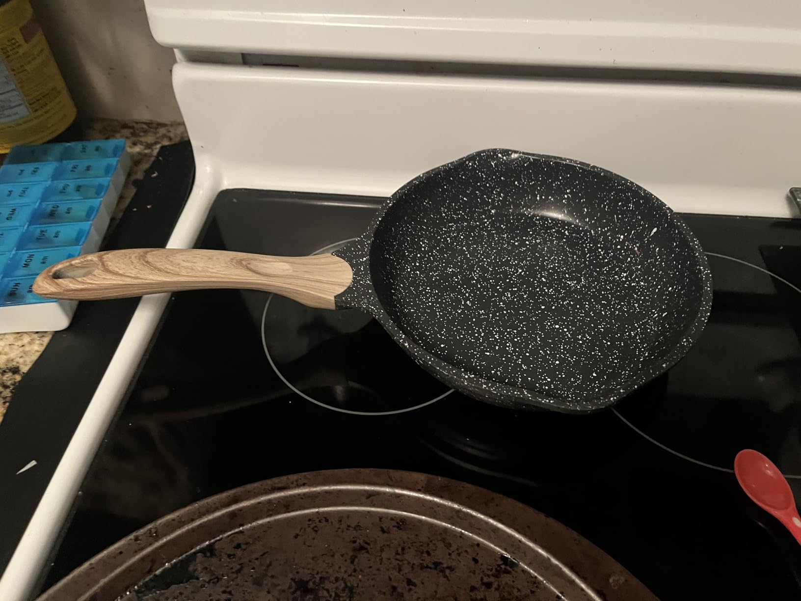 JEETEE 8 Inch Nonstick Frying Pan Easy Clean Small Egg Pan Skillet | Even Heating All Stove Compatible, Dual Spouts, PFOA PFOS Free, Cool Ergonomic Handle, Non Stick Omelet Cooking Fry Pan, Grey customer photo 1