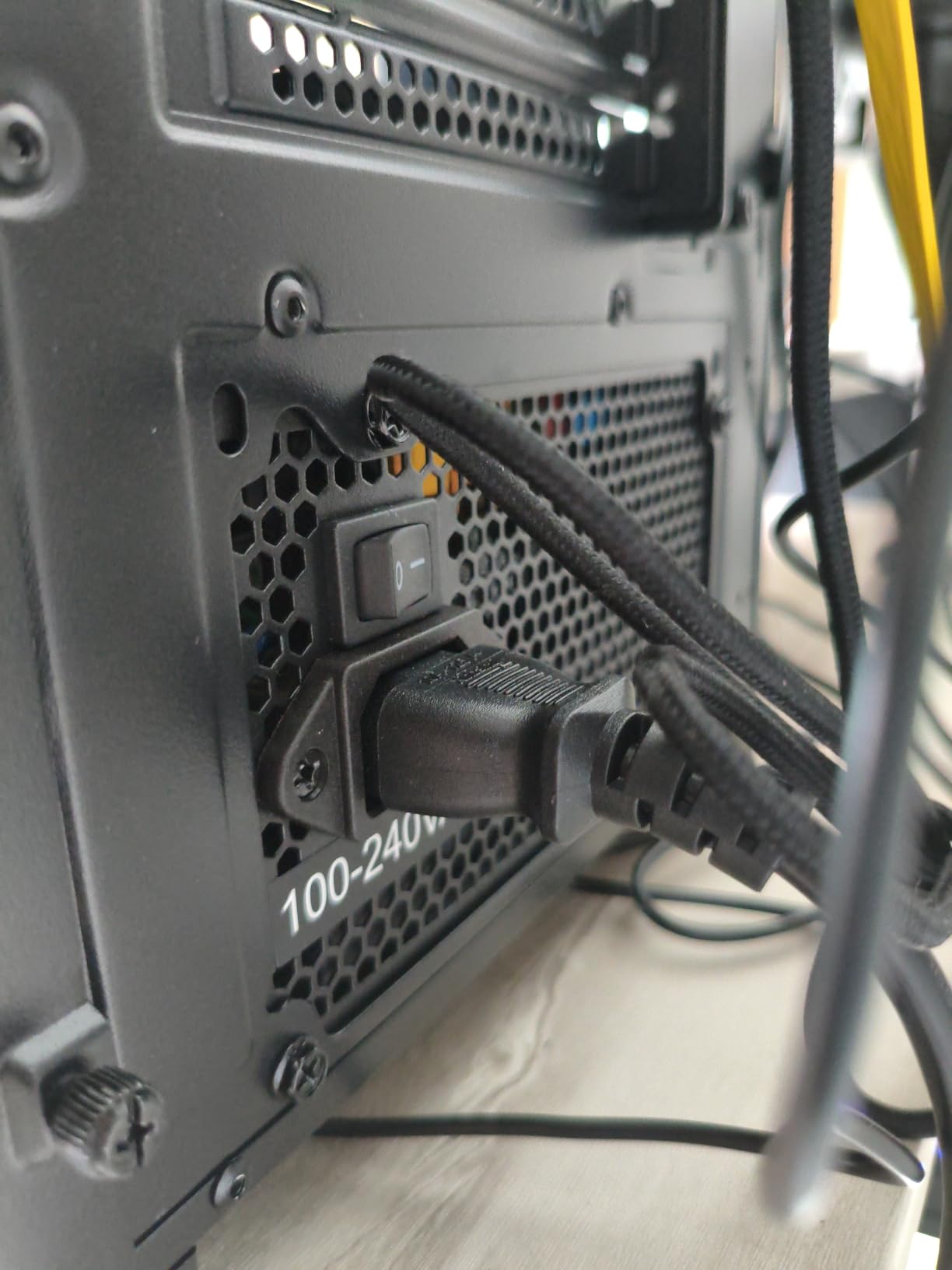 Segotep 650W ATX Power Supply, 80 Plus Gold Certified | Non-Modular with 6+2 Pin Connectors PFC Protection and RoHS Compliance, 120mm Silent Fan Gaming PSU GN-650 Black customer photo 2