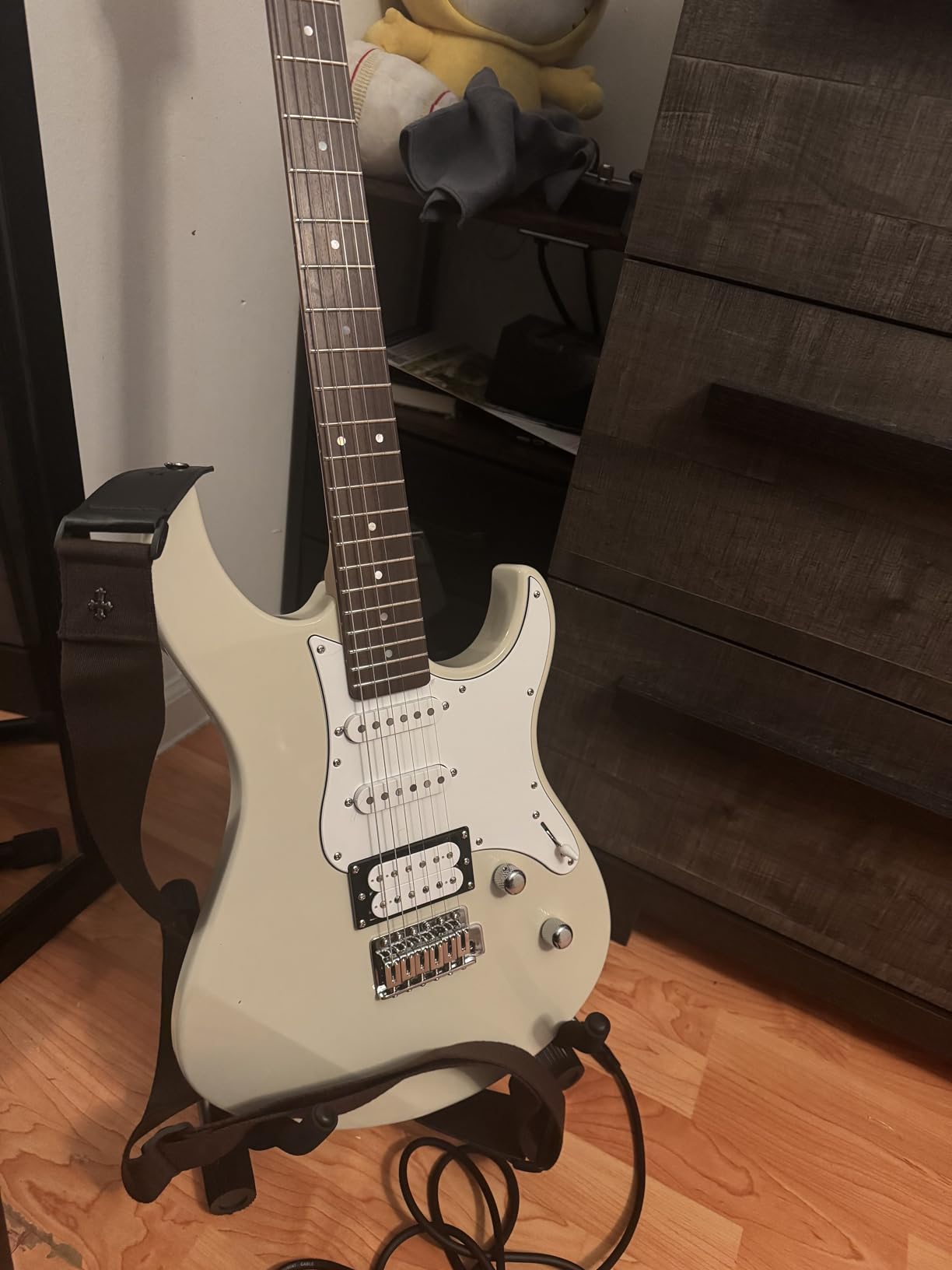 Yamaha PAC112V Electric Guitar Vintage White customer photo 1