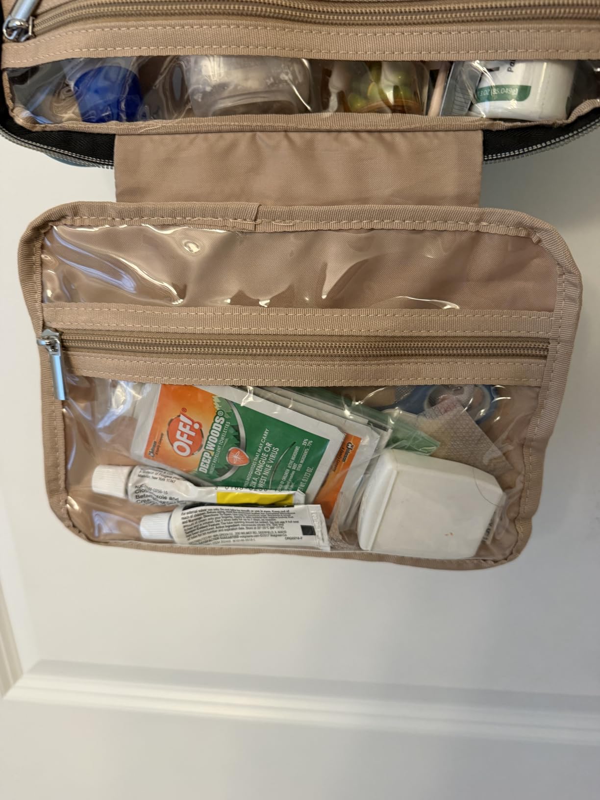 BAGSMART Large Toiletry Bag Travel Bag with Hanging Hook, Water-resistant Makeup Cosmetic Bag Travel Organizer for Accessories, Shampoo, Full Sized Container, Toiletries customer photo 2