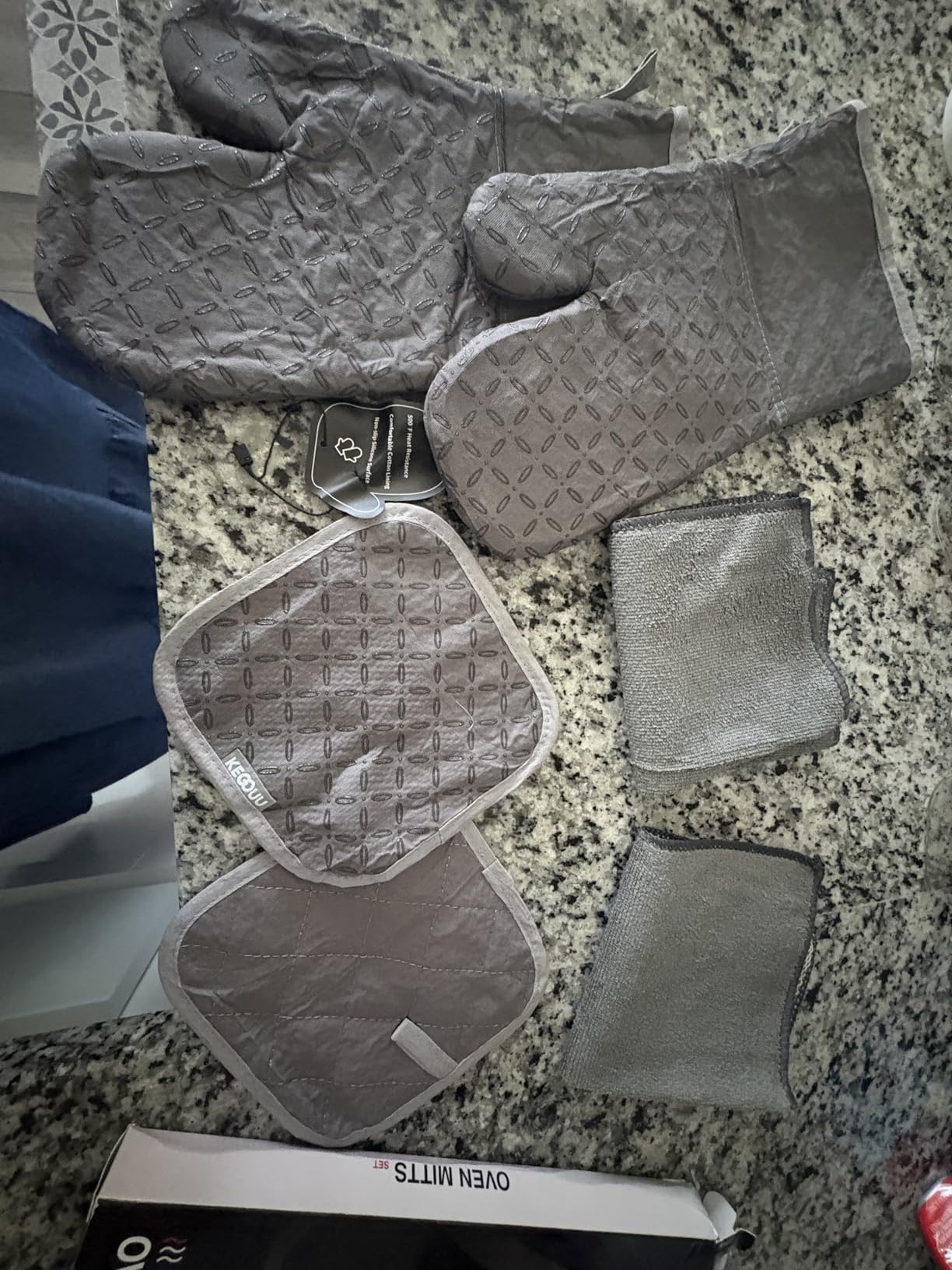 KEGOUUU Oven Mitts and Pot Holders 6pcs Set, Kitchen Oven Glove High Heat Resistant 500 Degree Extra Long Oven Mitts and Potholder with Non-Slip Silicone Surface for Cooking (Grey) customer photo 1