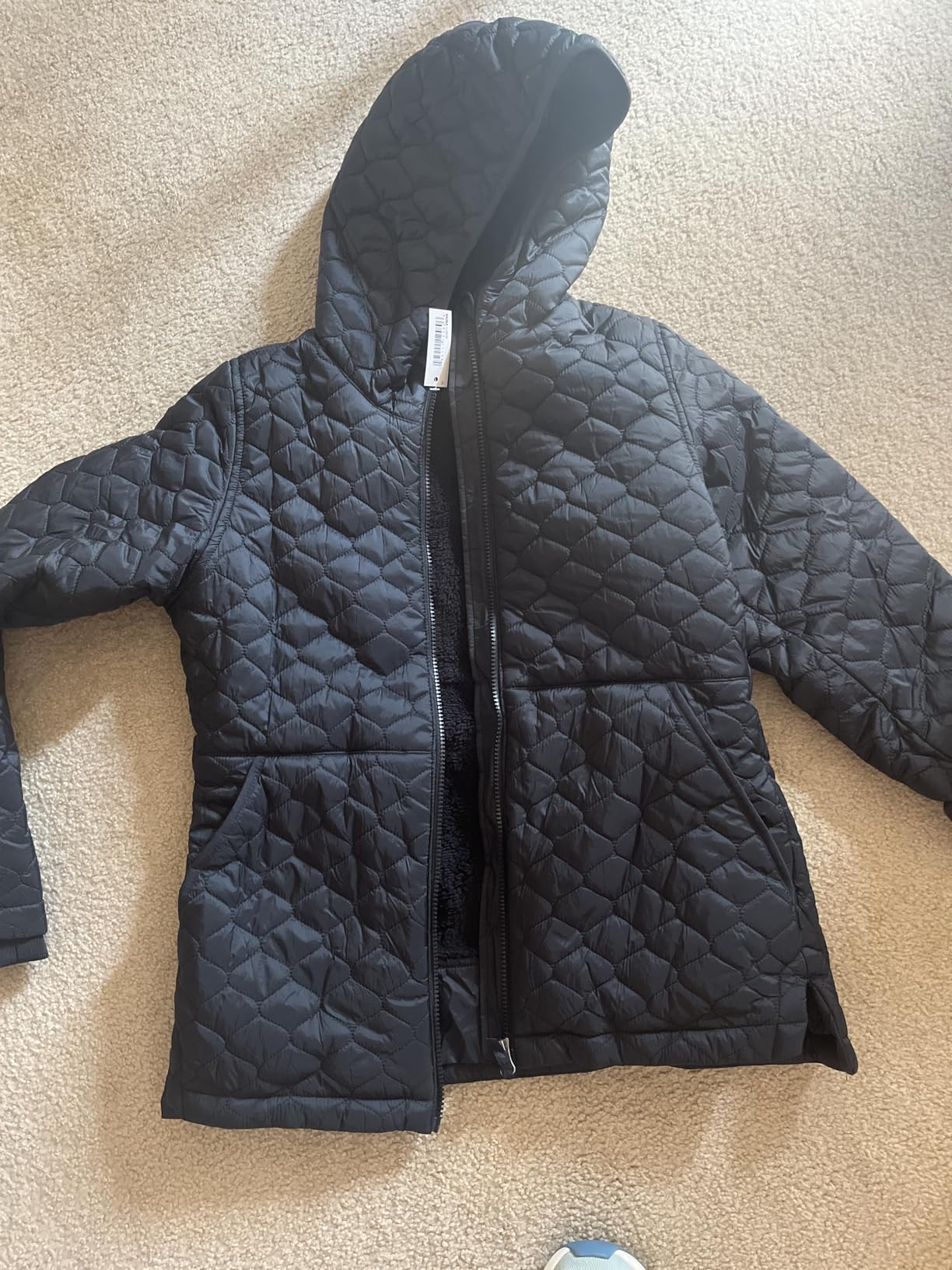 Amazon Essentials womens Lightweight Quilted Full-Zip Water-Resistant Sherpa-Lined Hooded Puffer Jacket customer photo 2