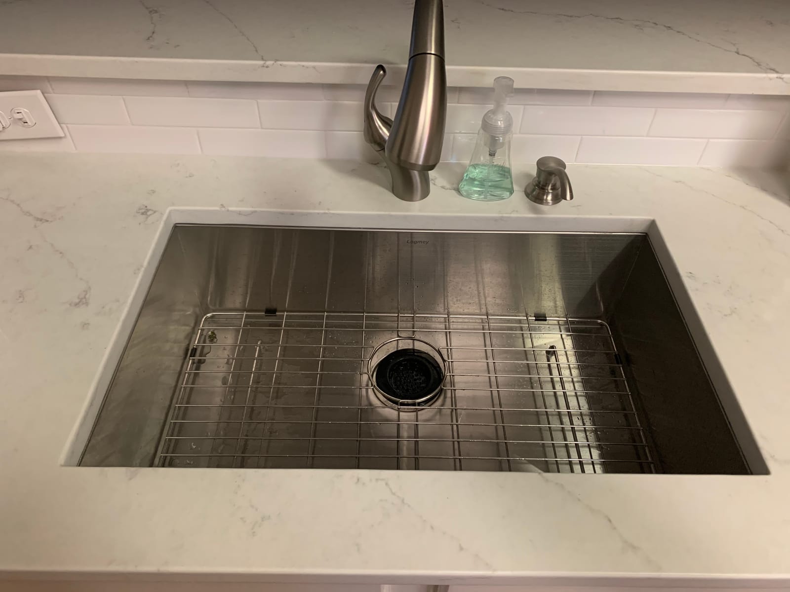Logmey 33 Inch Undermount Kitchen Sink customer photo 1