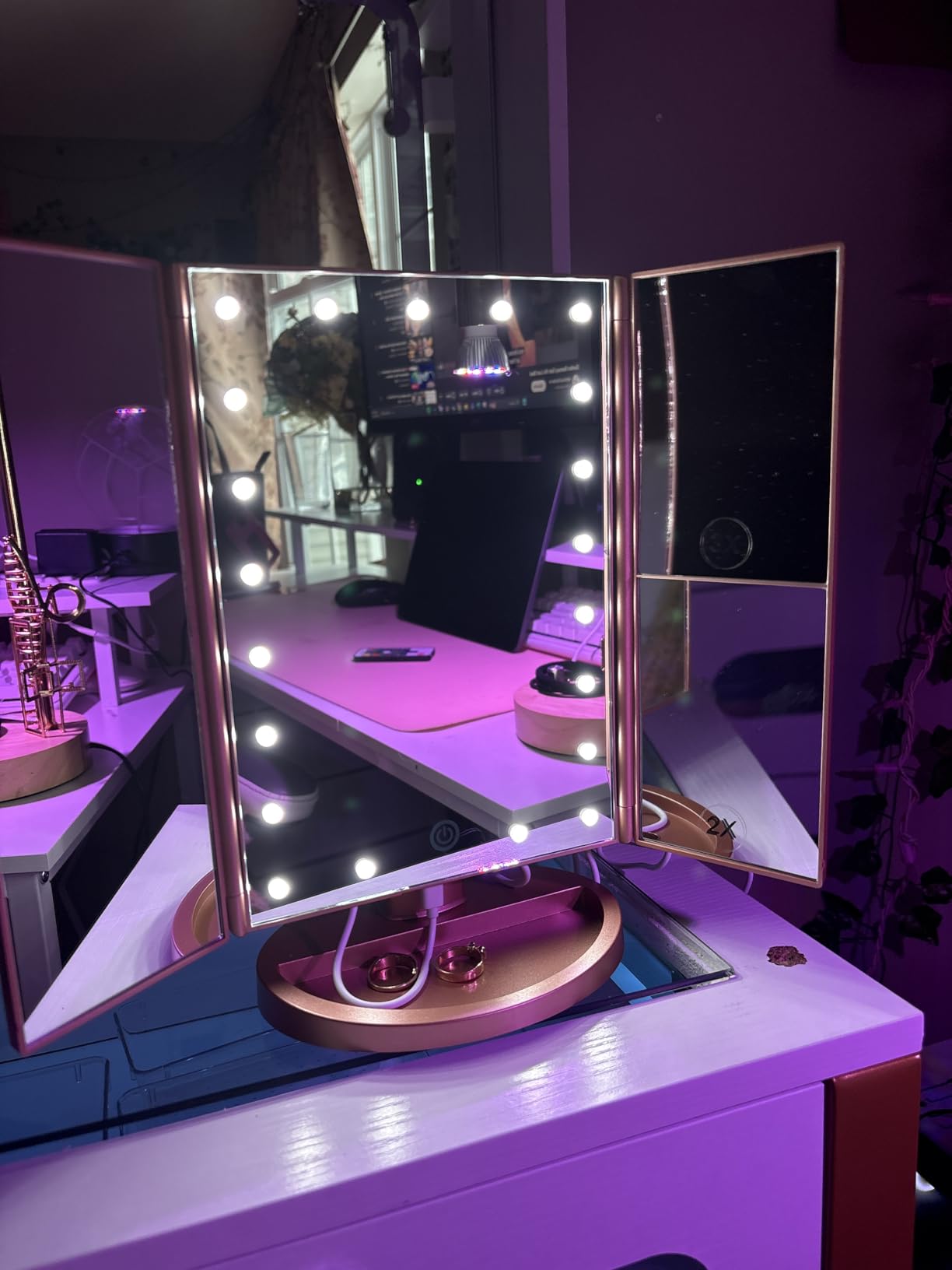 Infitrans Trifold Makeup Mirror Vanity Mirror with Lights,1X 2X 3X Magnification,Touch Control,Adjustable Rotation,Dual Power Supply,Portable Travel Cosmetic Mirror,Birthday Gifts for Women,Teengirls customer photo 1