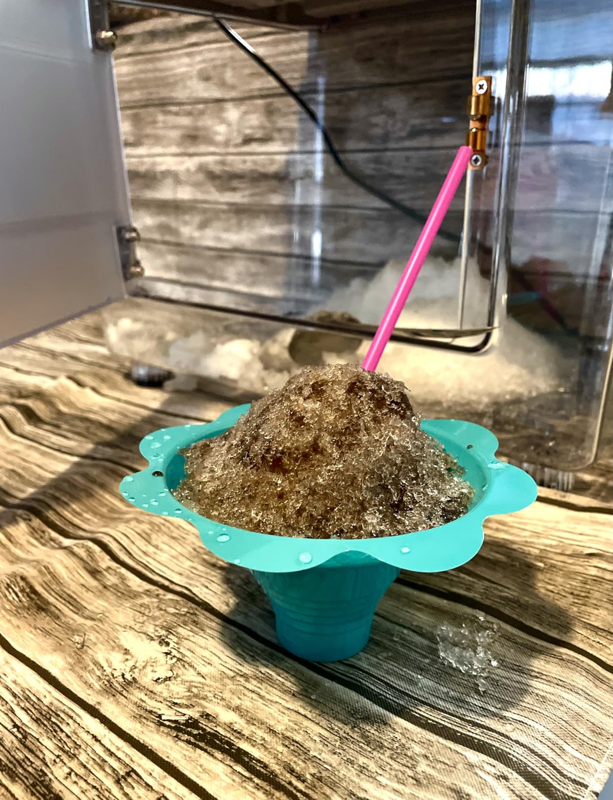 VEVOR 110V Commercial Ice Crusher 661LBS/H, ETL Approved 300W Electric Snow Cone Machine with Dual Blades, Stainless Steel Shaved Ice Machine with Safety On/Off Switch for Family, Restaurants, Bars customer photo 1