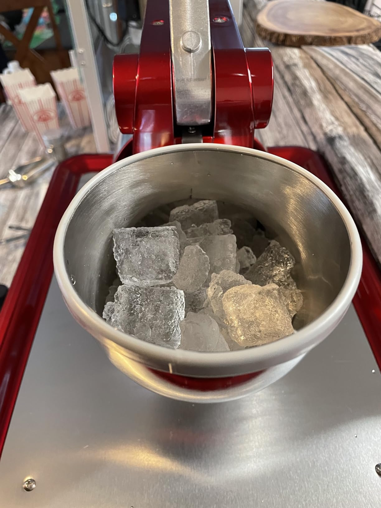 VEVOR 110V Commercial Ice Crusher 661LBS/H, ETL Approved 300W Electric Snow Cone Machine with Dual Blades, Stainless Steel Shaved Ice Machine with Safety On/Off Switch for Family, Restaurants, Bars customer photo 2