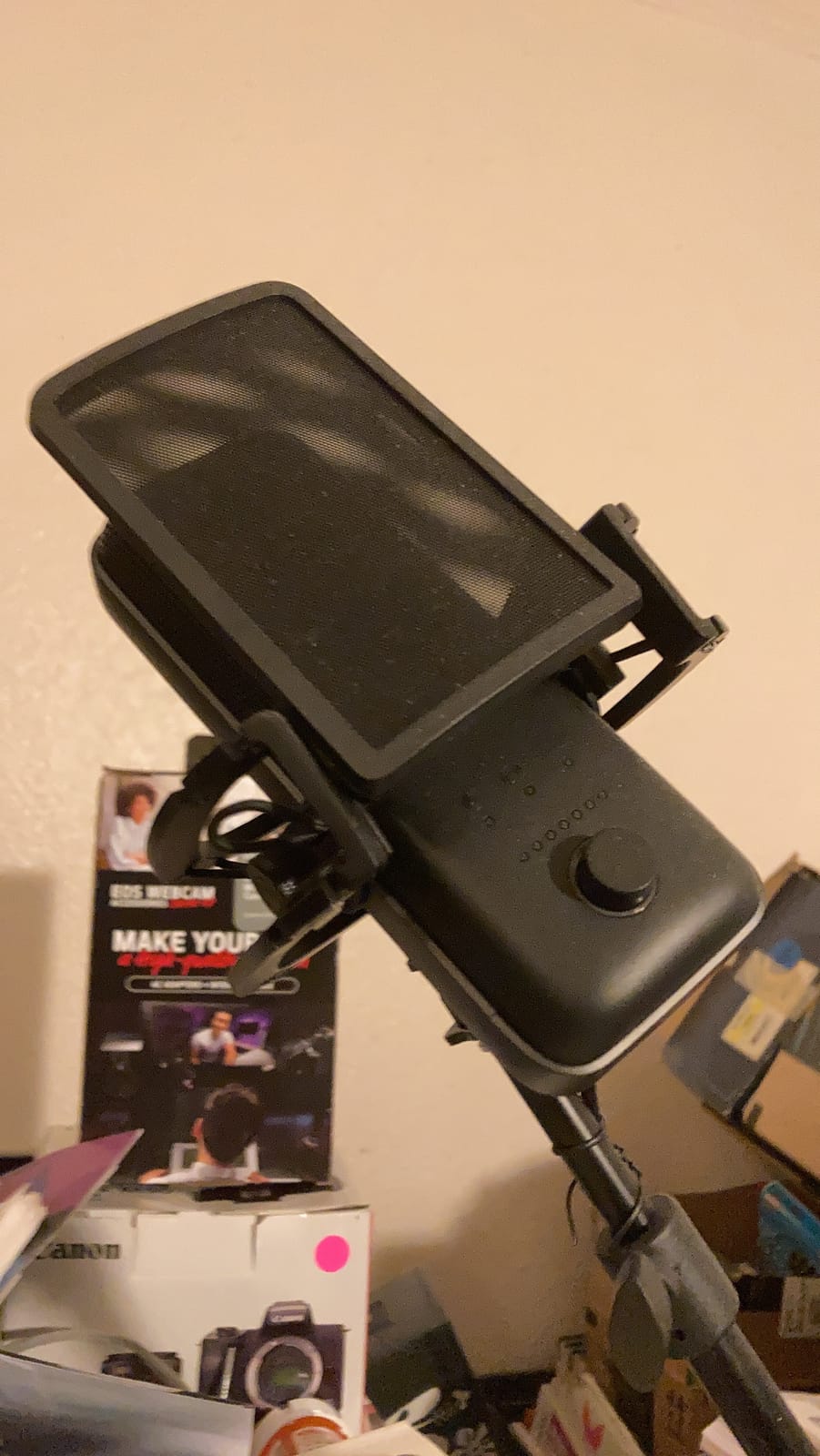 Elgato Shock Mount for Wave Microphones | Reinforced elastic suspension, Solid steel chassis, Native 5/8-inch thread, Includes 3/8 and 1/4-inch adapters customer photo 2