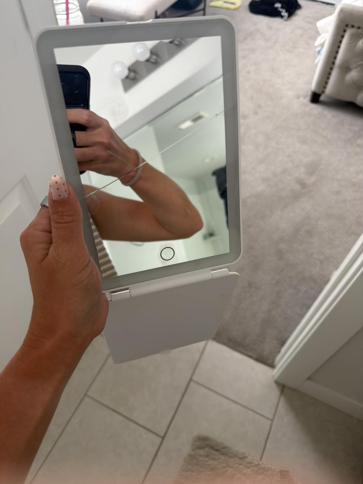 FUNTOUCH Rechargeable Travel Makeup Mirror with 72 Led Lights customer photo 1