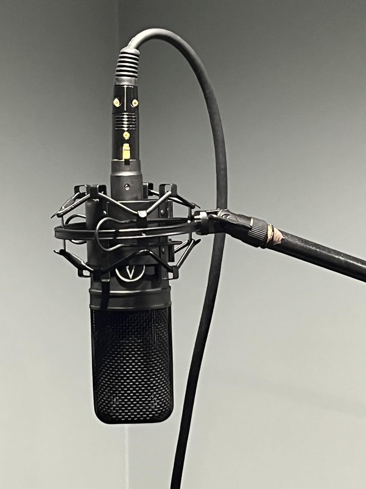 Universal Microphone Shock Mount, Mic Clip Holder for Diameter 47mm-53mm Mic Anti Vibration Adjustable High Isolation Shock Mount customer photo 1