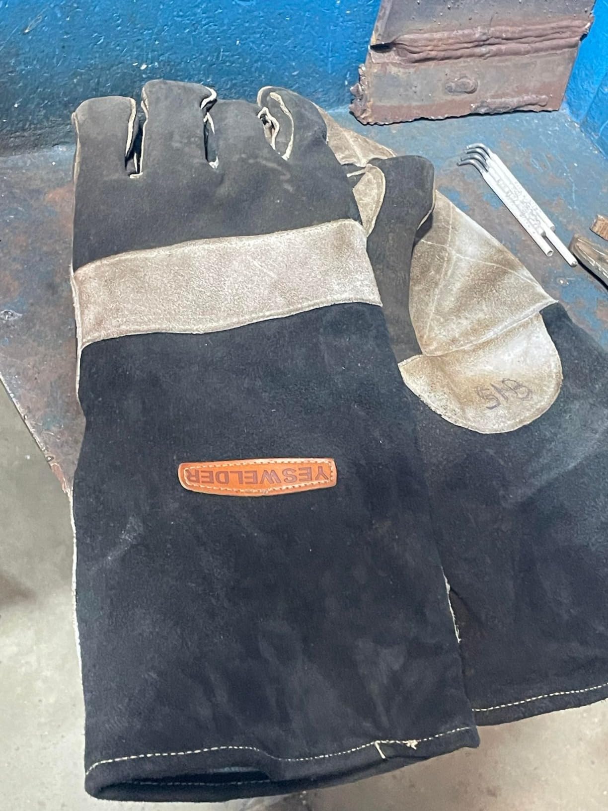 YESWELDER 16 Inches 932℉ Leather Forge MIG Welding Gloves customer photo 1