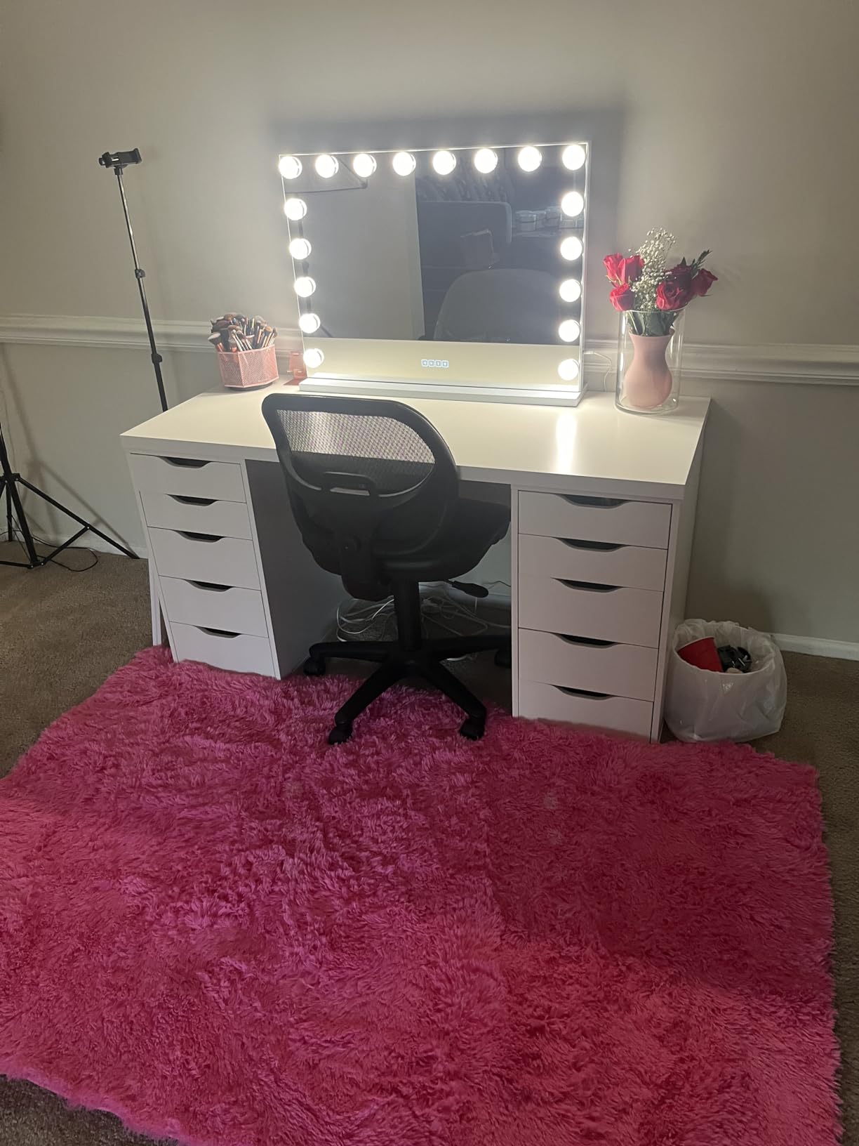 Hansong Vanity Mirror with Lights and Bluetooth Speaker 32