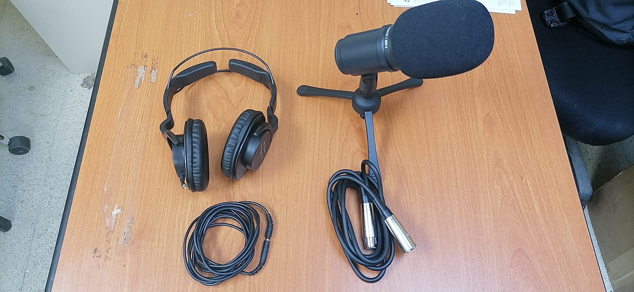 Zoom ZDM-1 Podcast Mic Pack for Podcasters with Dynamic Mic & Headphones customer photo 2