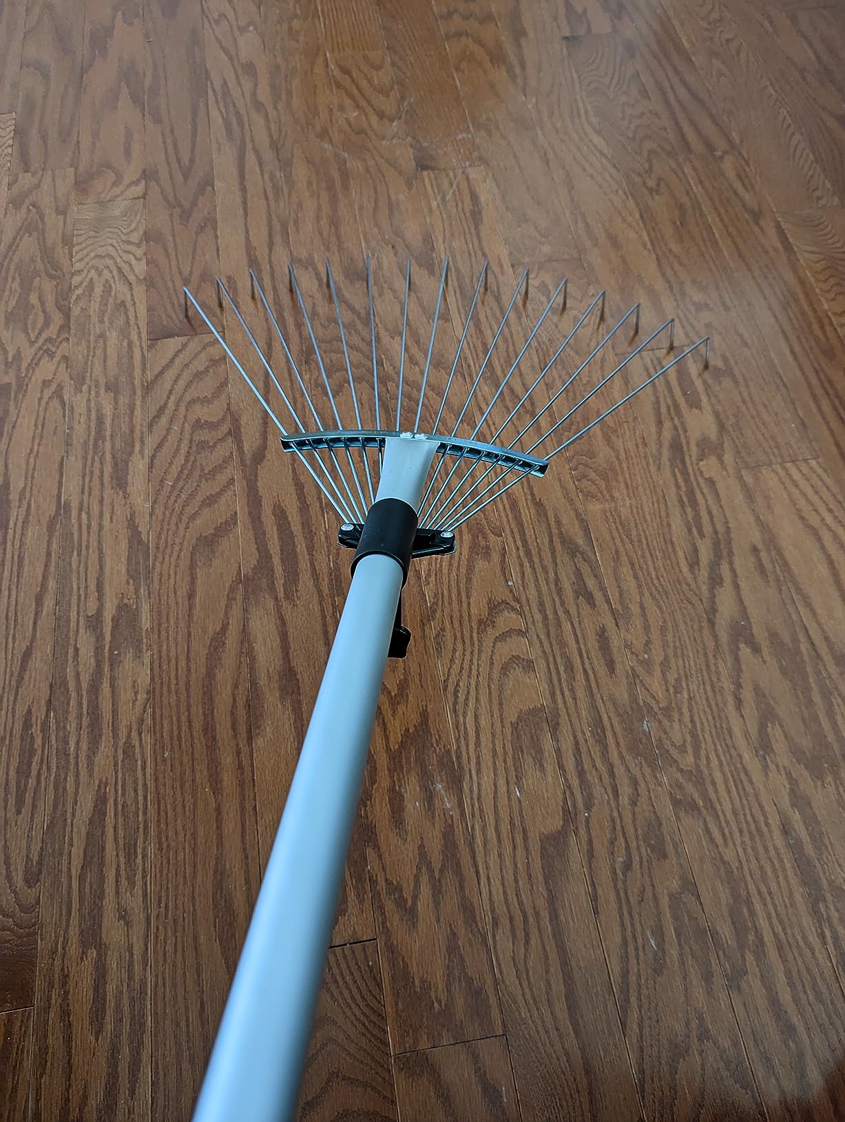 Buyplus Adjustable Garden Leaf Rake - 24 to 63 Inch Telescopic Metal Expandable Folding Leaves Rake, Metal Rake for Leaves, Yard Rakes for Lawn Yard, Flowers Beds, Black customer photo 1