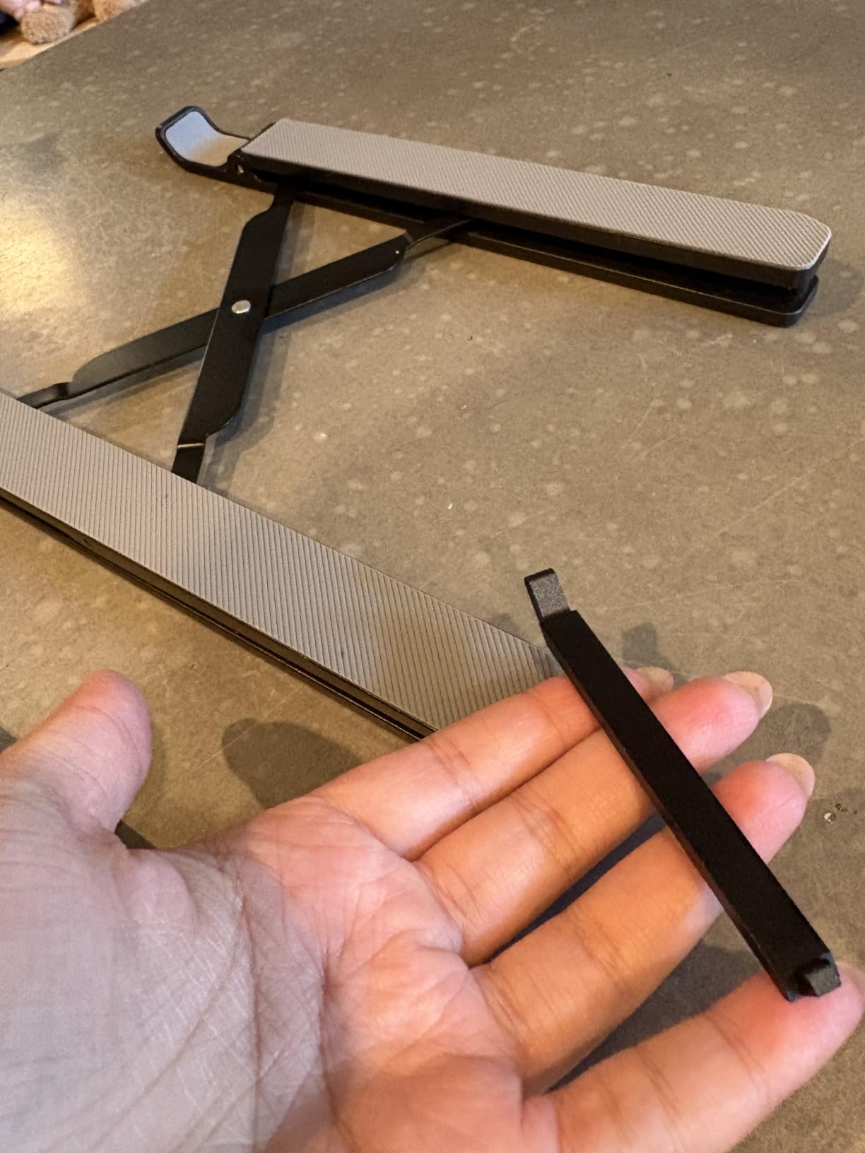 Tonmom Laptop Stand for Desk, Adjustable Laptop Riser, Black customer photo 1